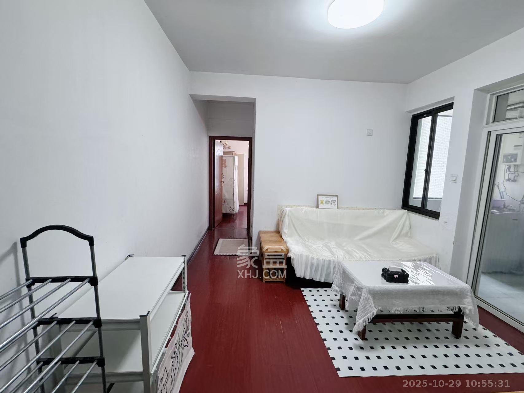 上东辛顿公寓  1室1厅1卫    1500.0元/月室内图1