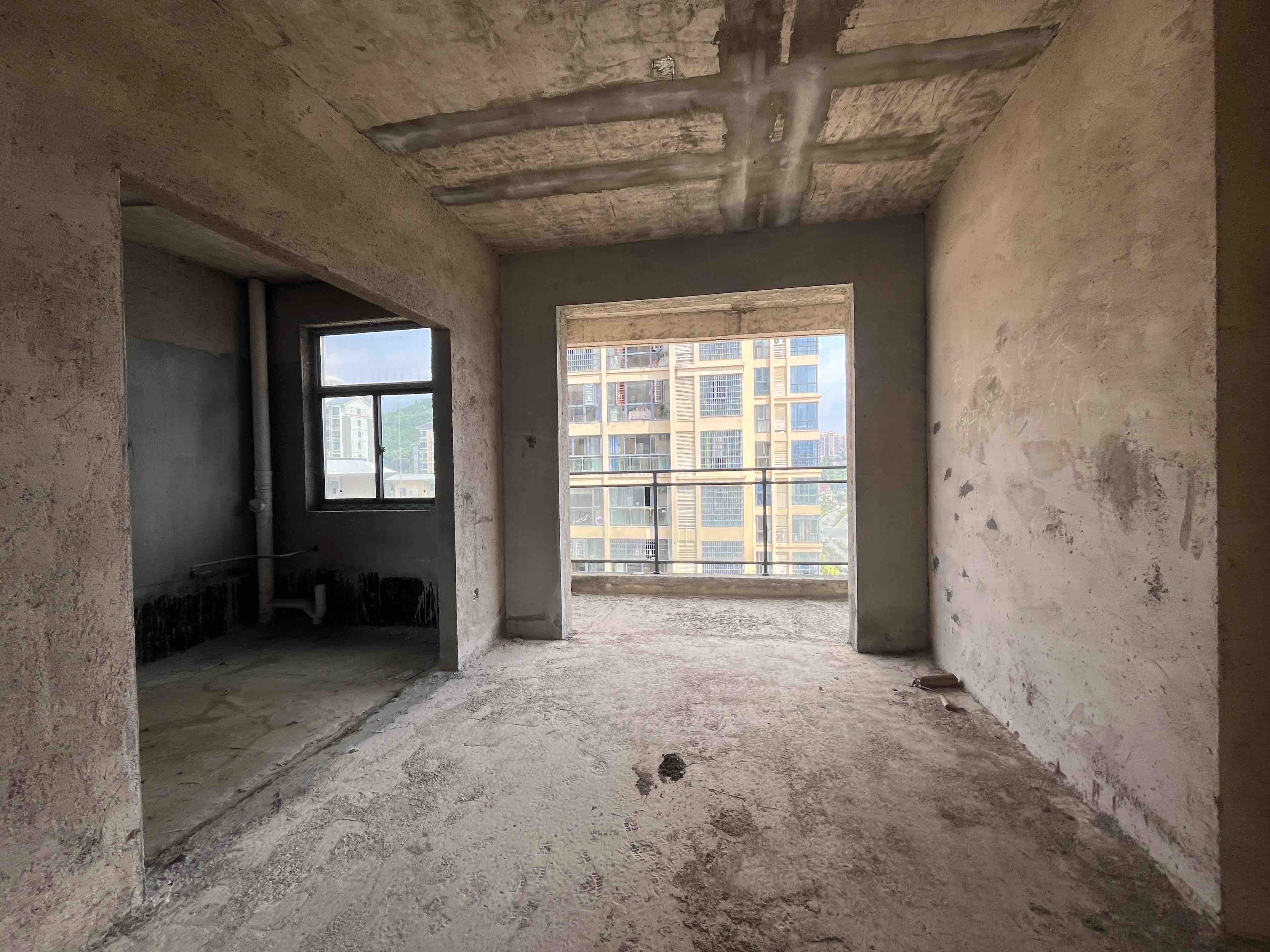 龙源华城  3室2厅2卫    66.8万客厅