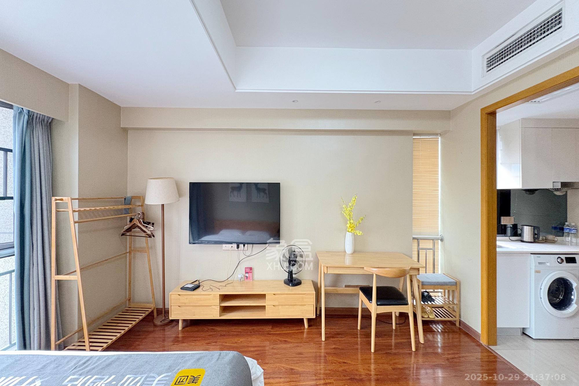 五一钻界  1室1厅1卫    50.0万客厅