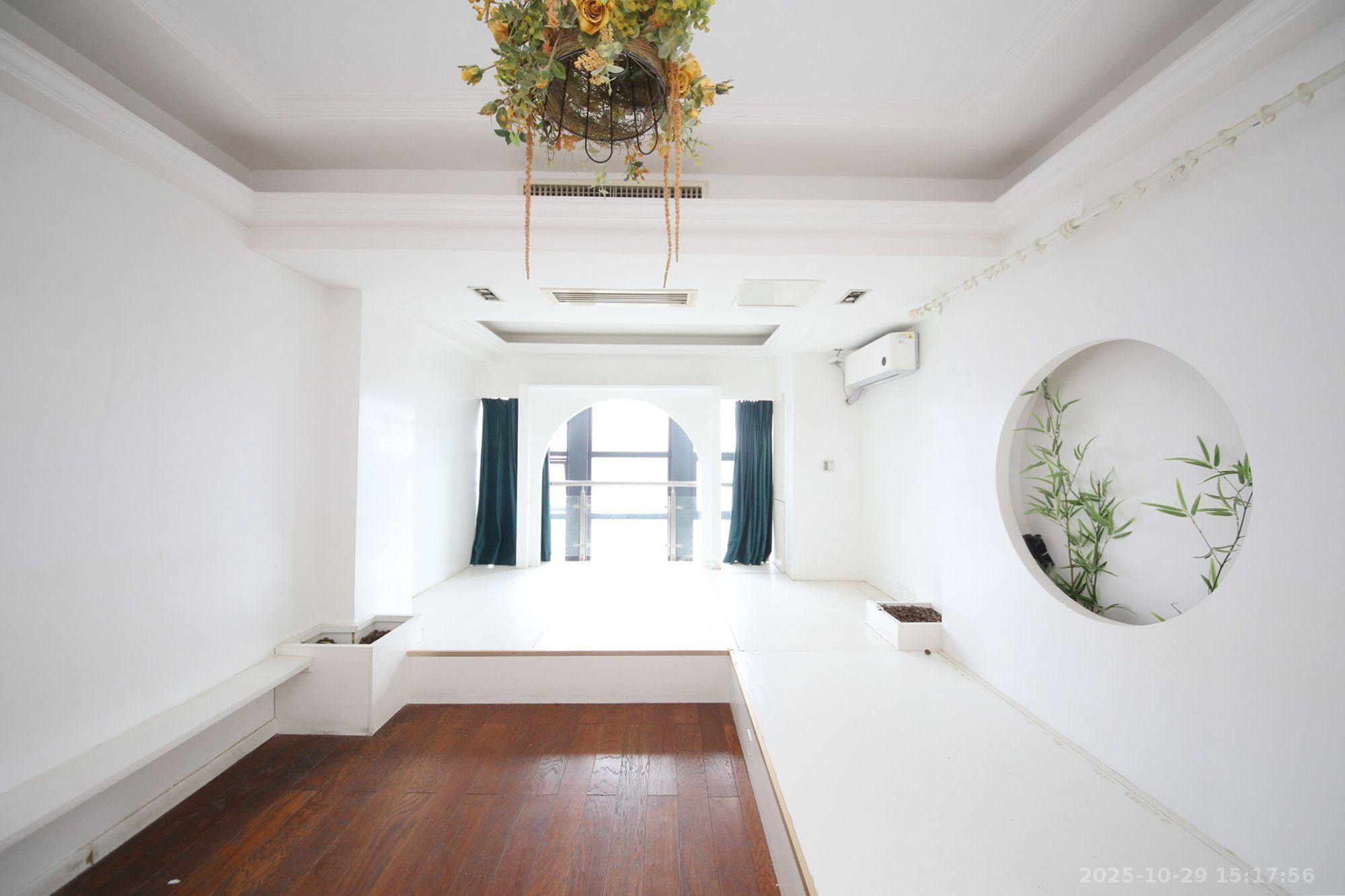 壹号公馆  1室1厅1卫    2000.0元/月室内图