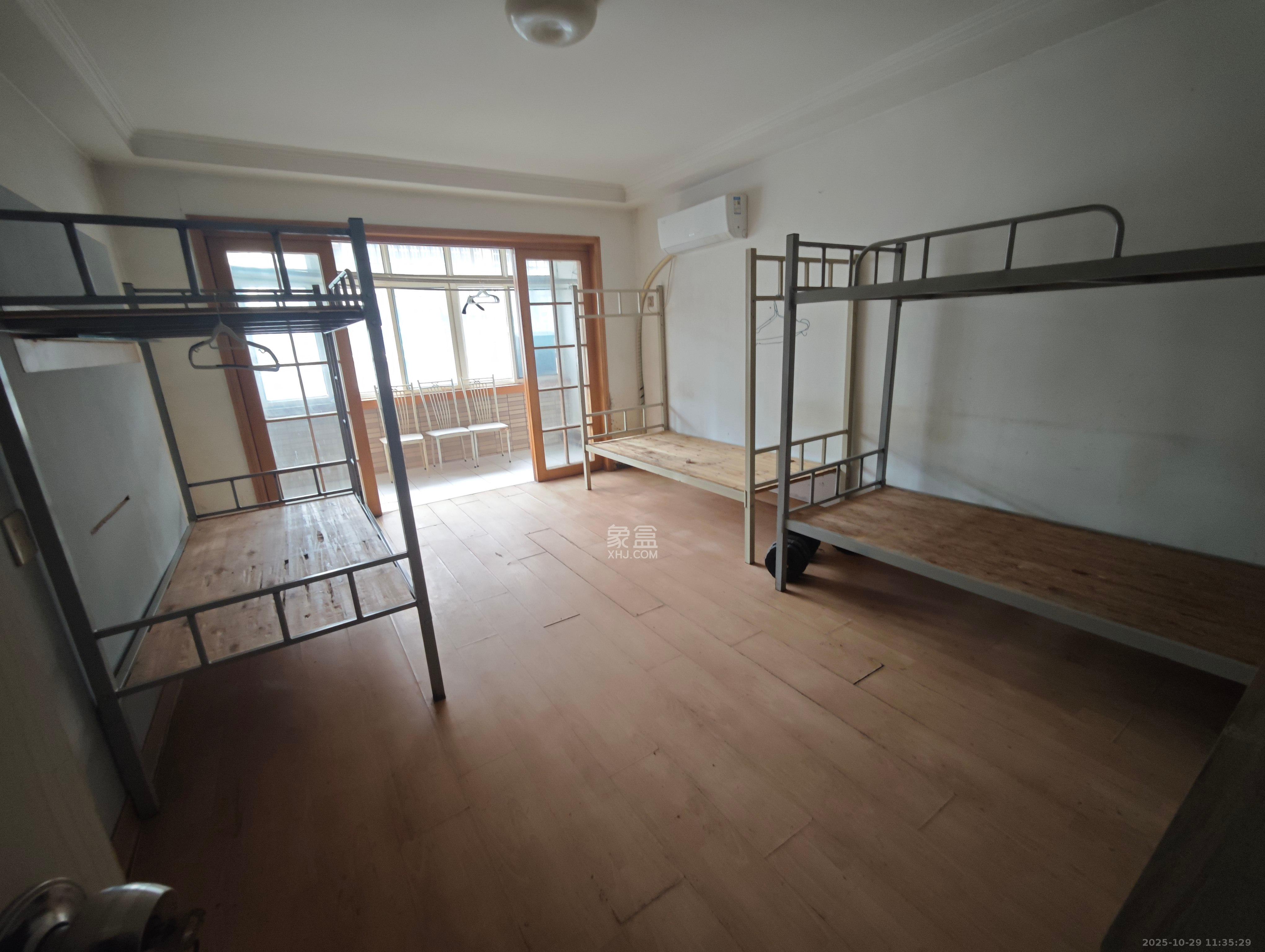 戥子桥散盘  4室1厅2卫    1800.0元/月室内图