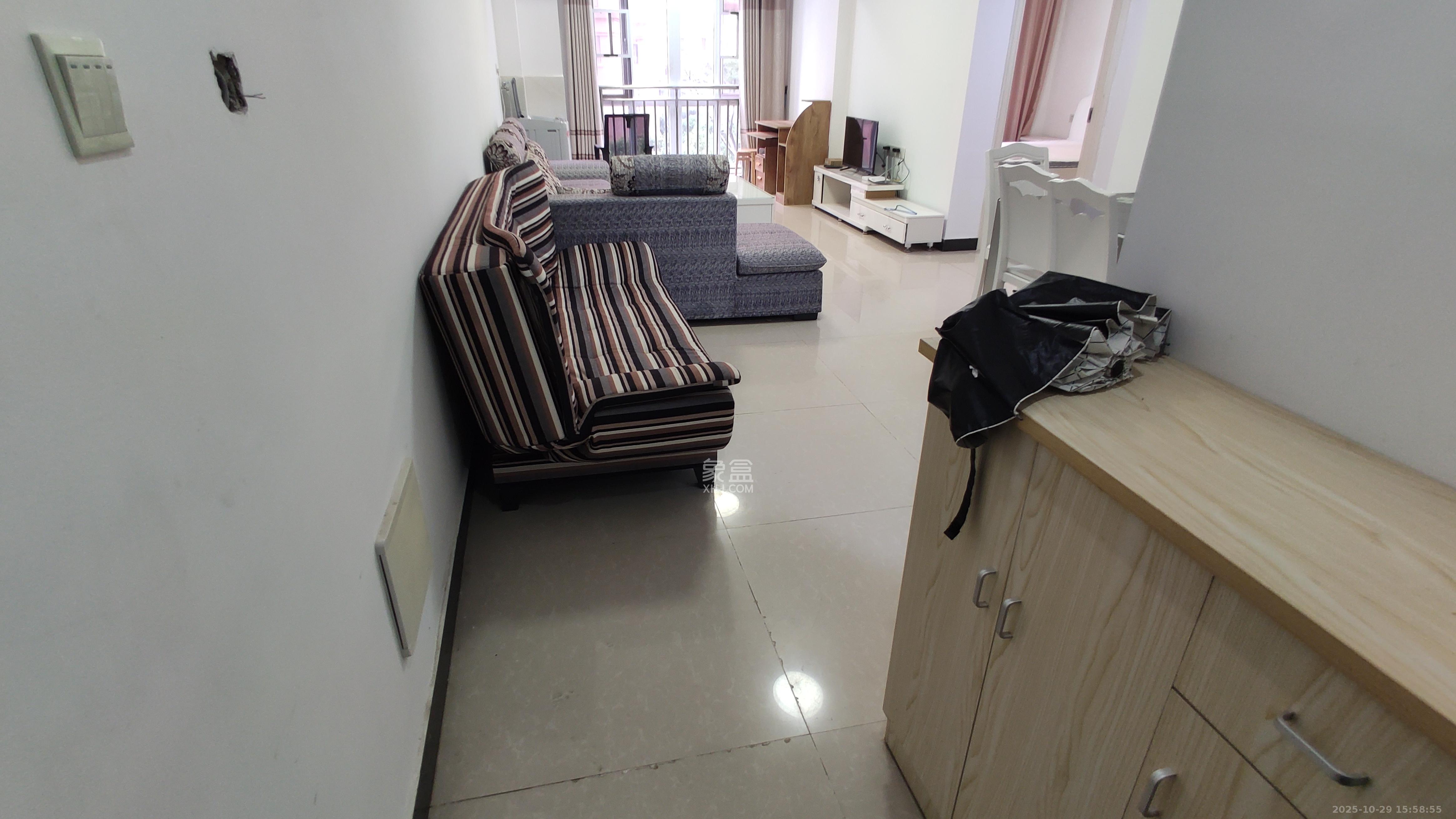 丽发新城  2室2厅1卫    1650.0元/月室内图