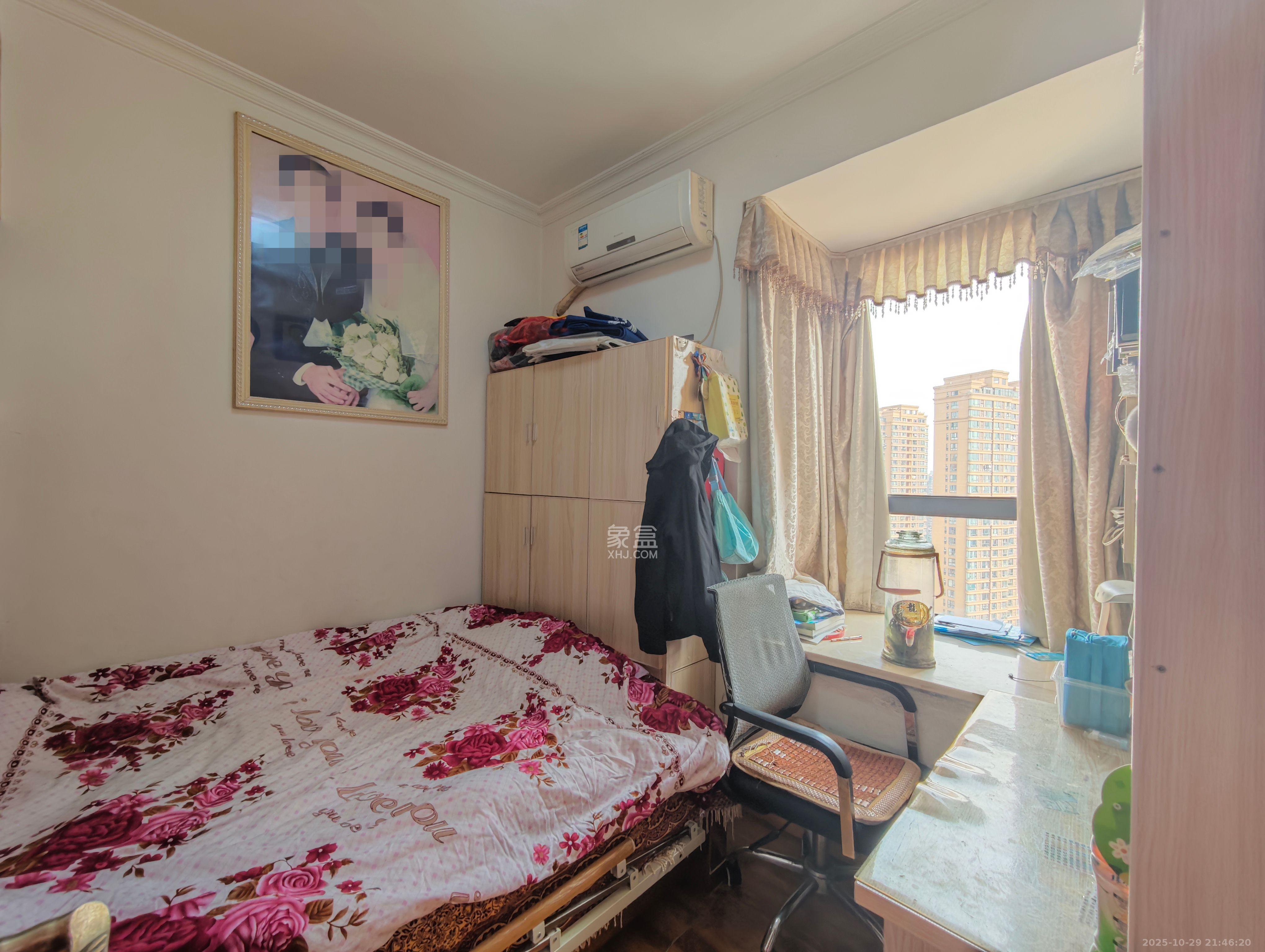 华悦城 1室2厅1卫 92.8万 华悦城 1室2厅1卫 92.8万卧室