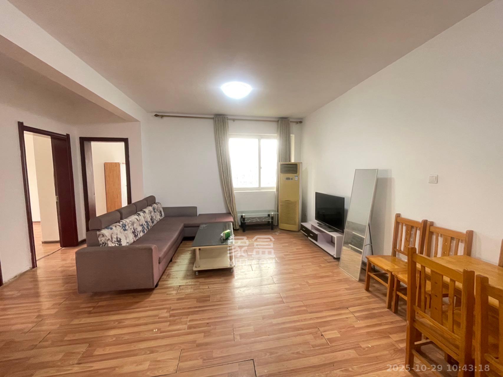 挪威森林(美世界园林公寓)  3室2厅1卫    2000.0元/月 挪威森林(美世界园林公寓)  3室2厅1卫    2000.0元/月室内图1