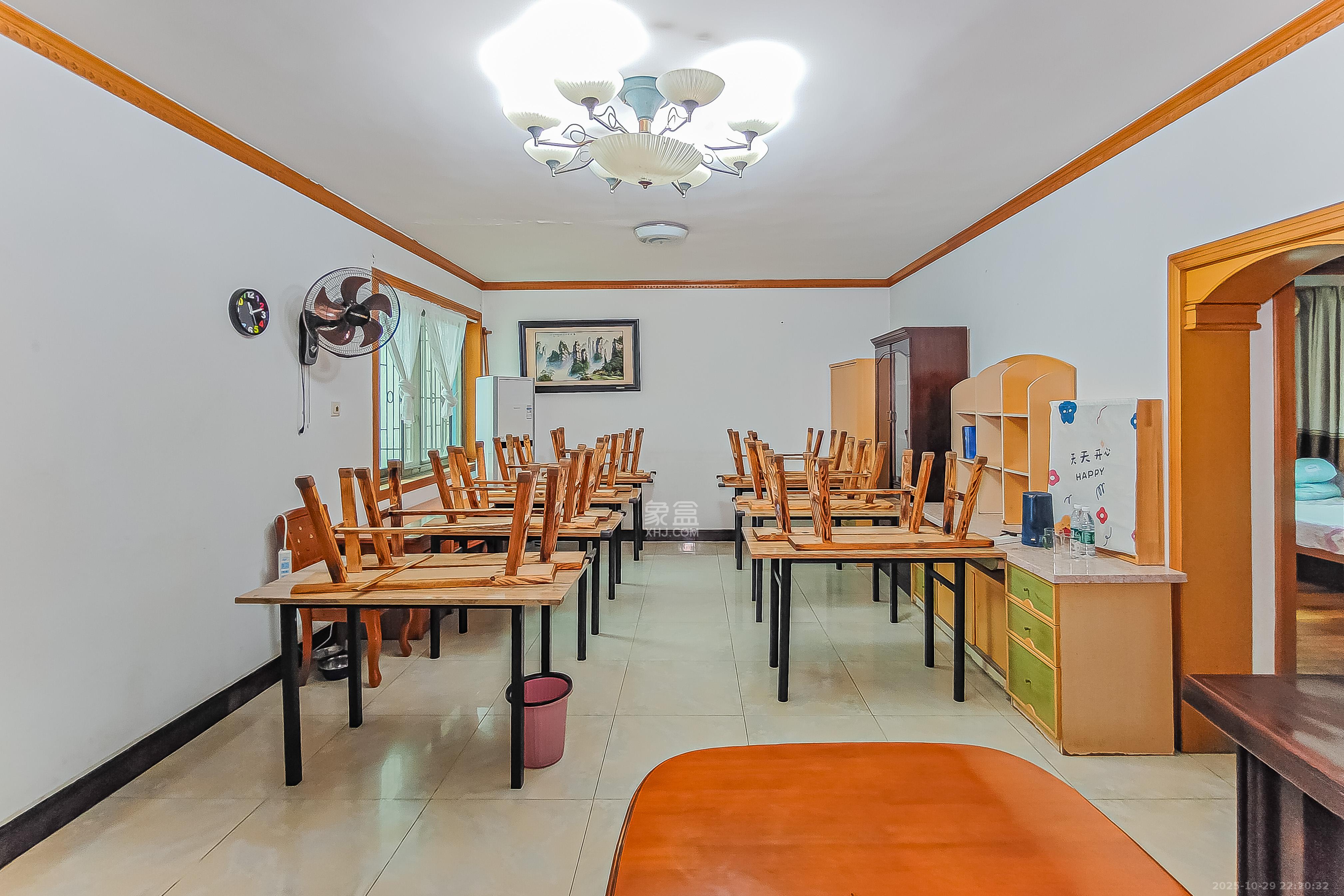 向东园社区(国税局宿舍)  3室2厅2卫    98.0万客厅