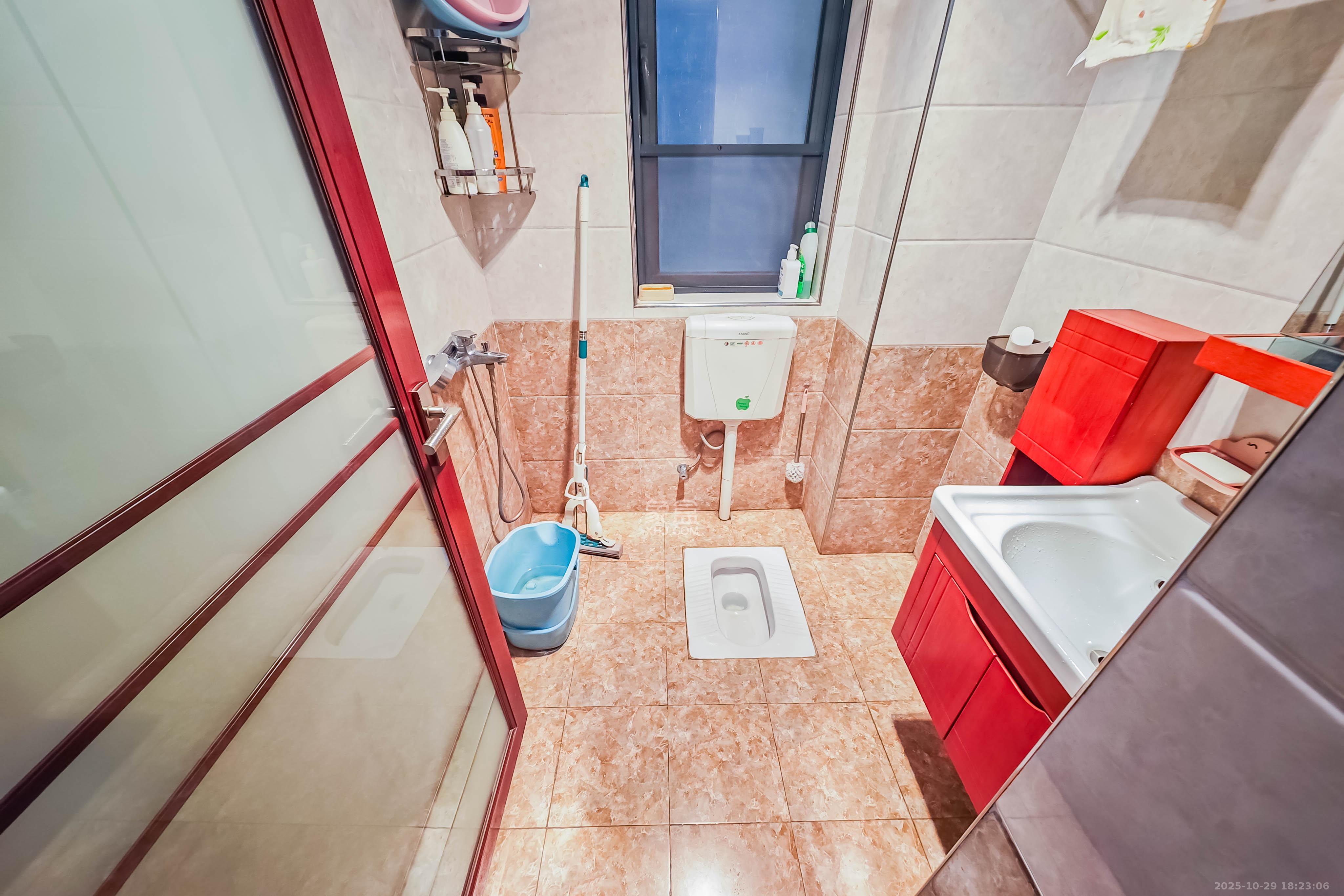 半山壹号  3室2厅2卫    138.0万卫生间