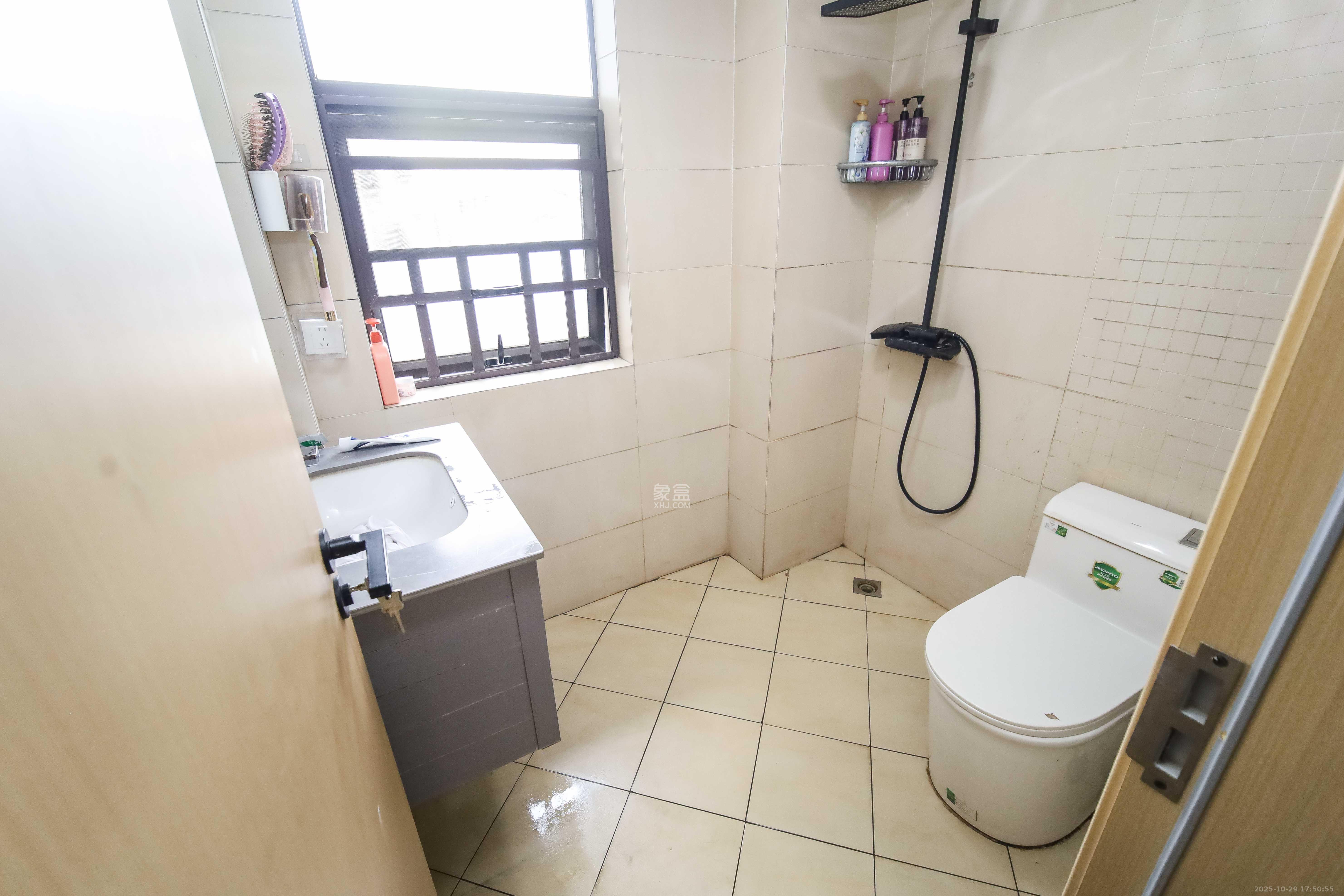 上东辛顿公寓  2室1厅1卫    59.8万卫生间