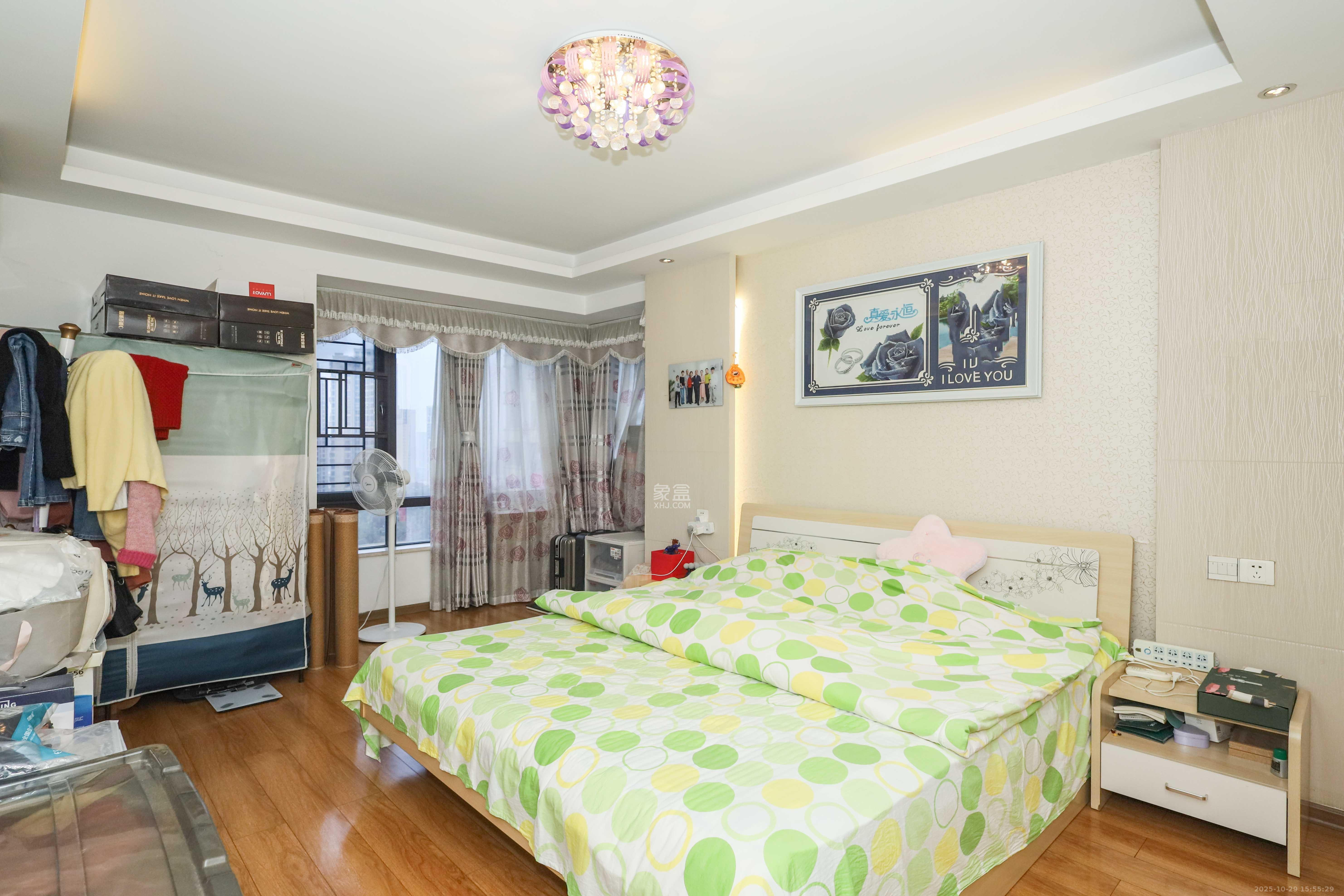 保利麓谷林语E区  4室2厅2卫    121.0万 保利麓谷林语E区  4室2厅2卫    121.0万卧室