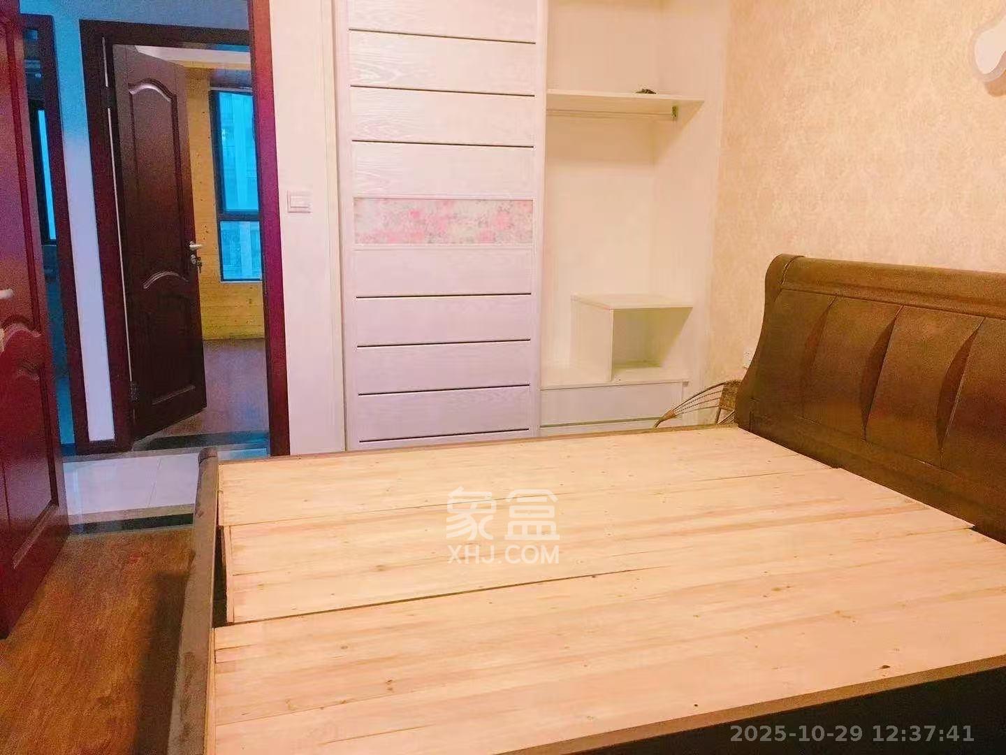 荣盛花语馨苑 1室2厅1卫 2600.0元/月 荣盛花语馨苑 1室2厅1卫 2600.0元/月室内图