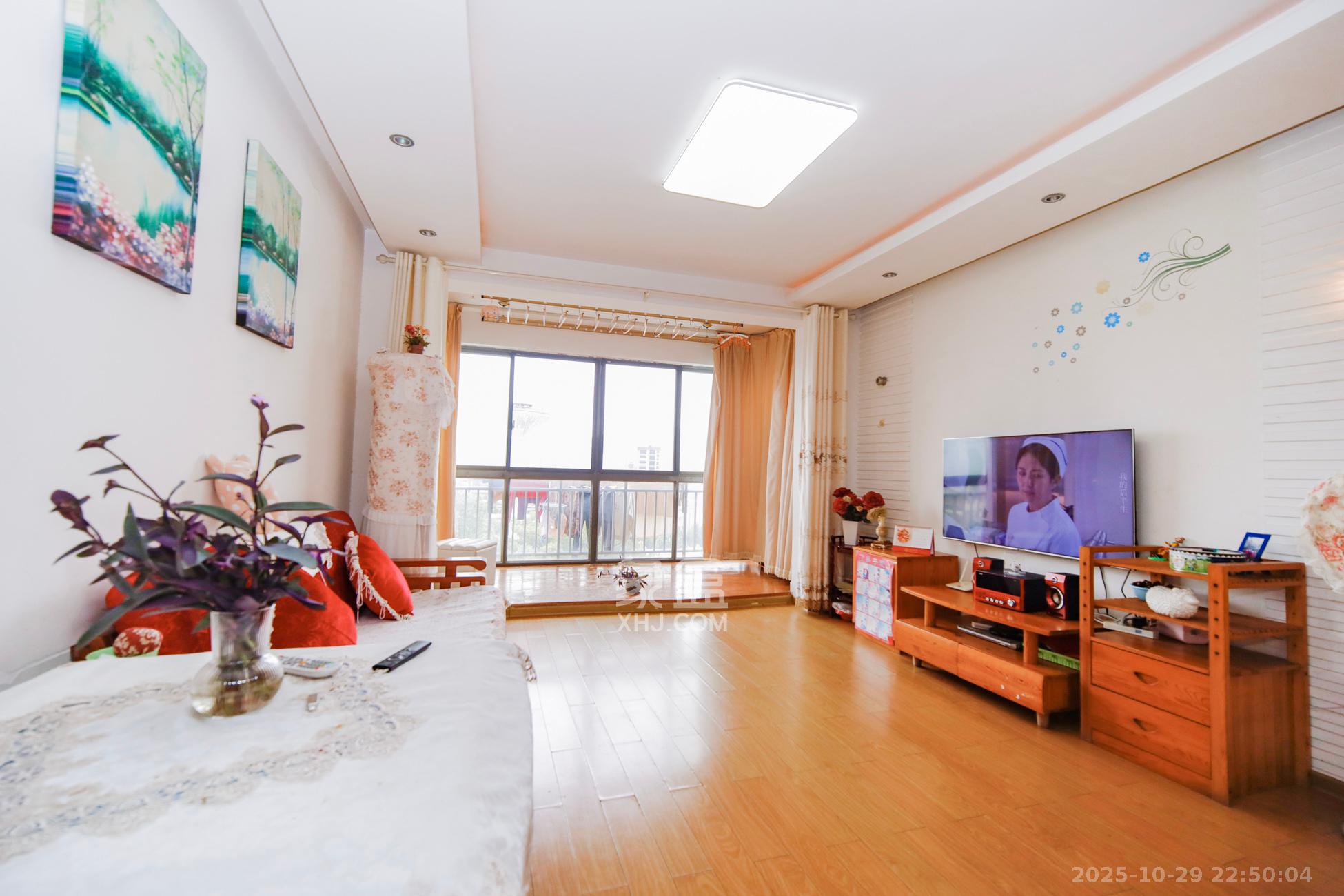 上海城小区  2室2厅1卫    75.0万客厅