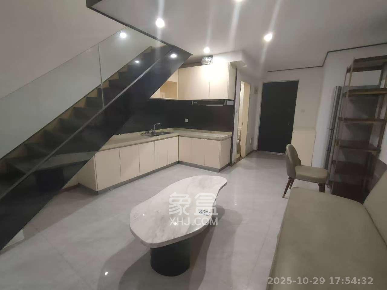 米兰春天  1室1厅1卫    1600.0元/月 米兰春天  1室1厅1卫    1600.0元/月室内图