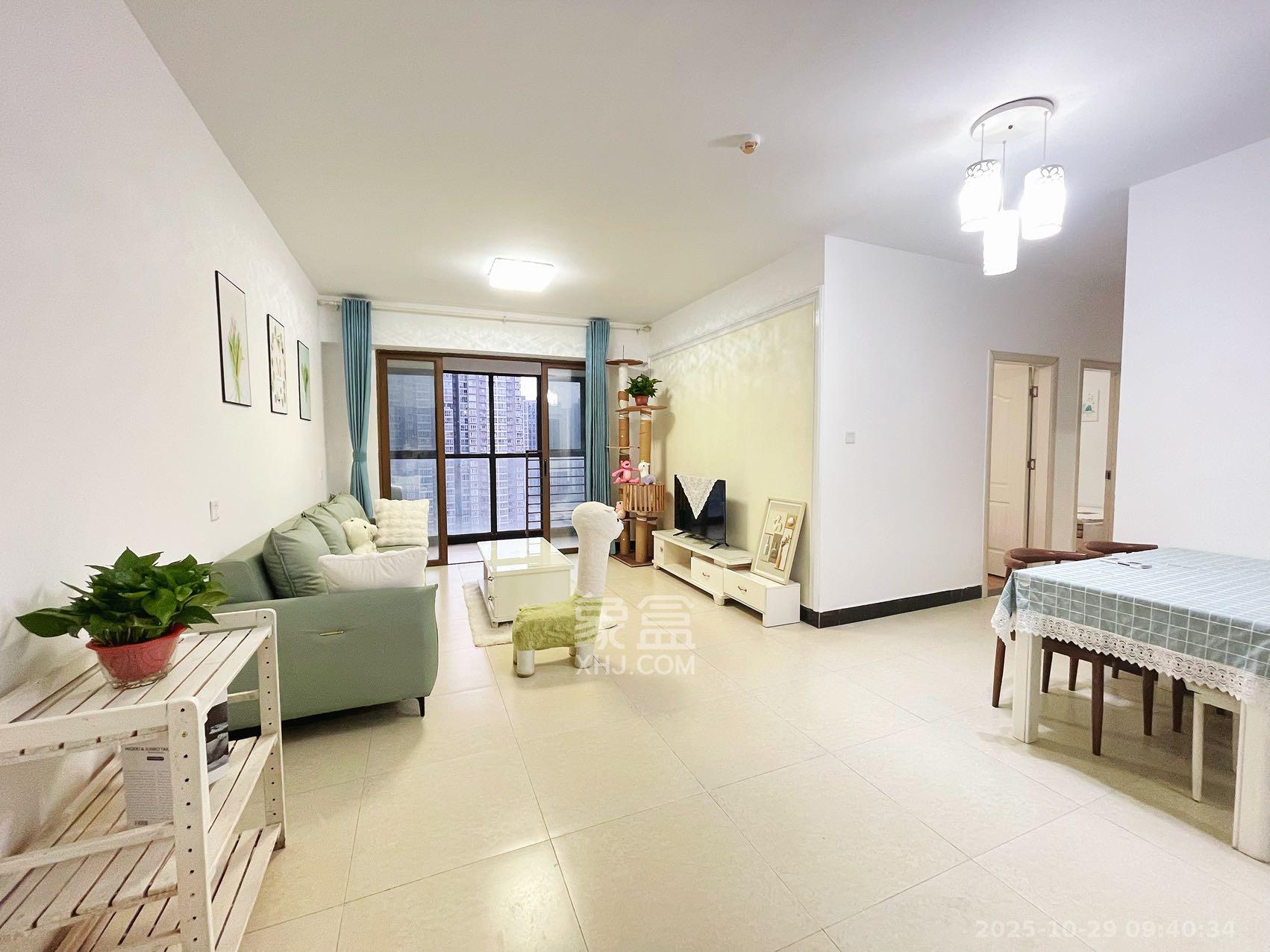 第六都（陆都小区）  1室2厅1卫    3300.0元/月