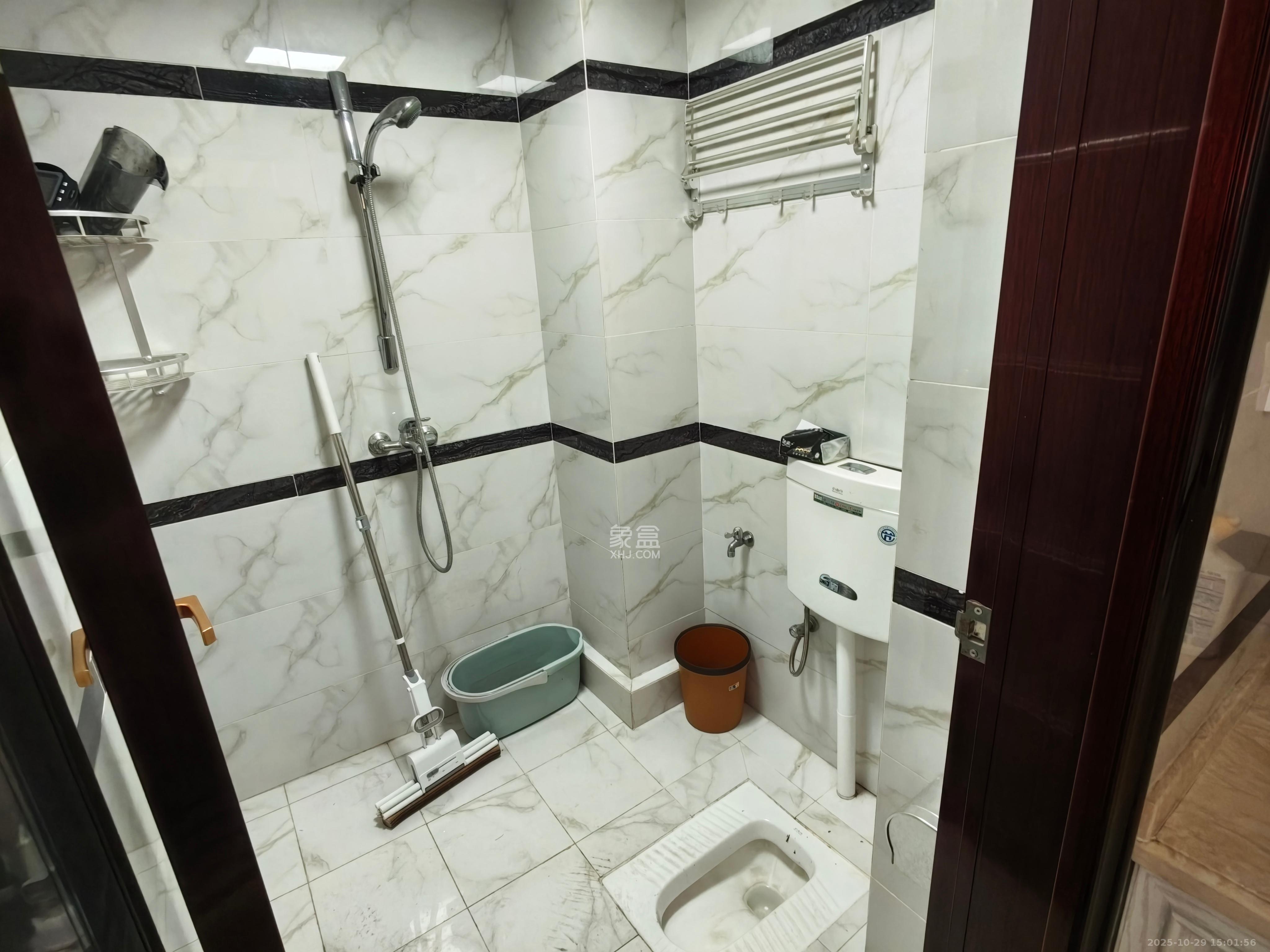 万坤图财富广场  1室2厅1卫    3200.0元/月室内图