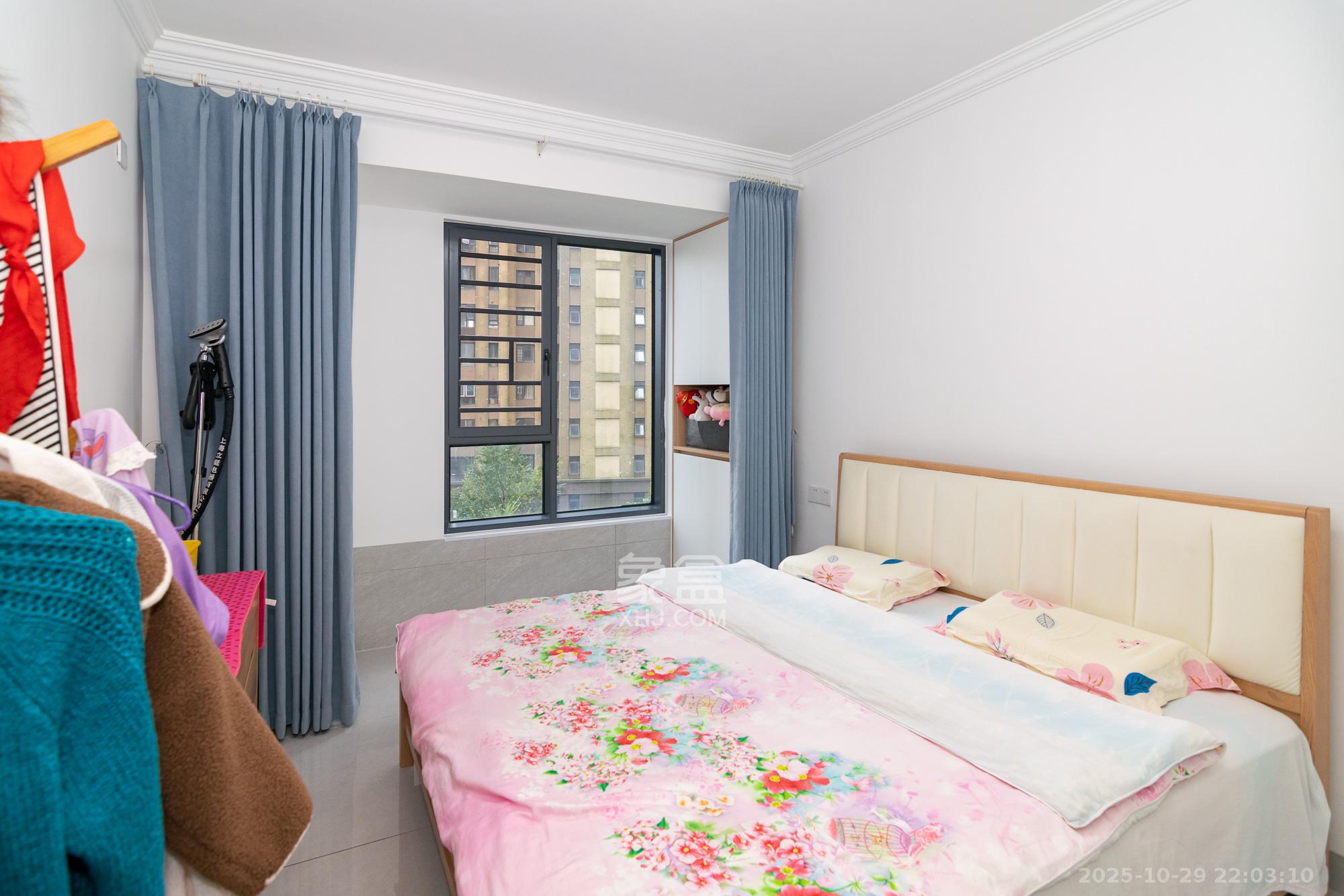 金地三千府(金地湖山樾、金地自在城)  2室2厅1卫    56.0万 金地三千府(金地湖山樾、金地自在城)  2室2厅1卫    56.0万卧室