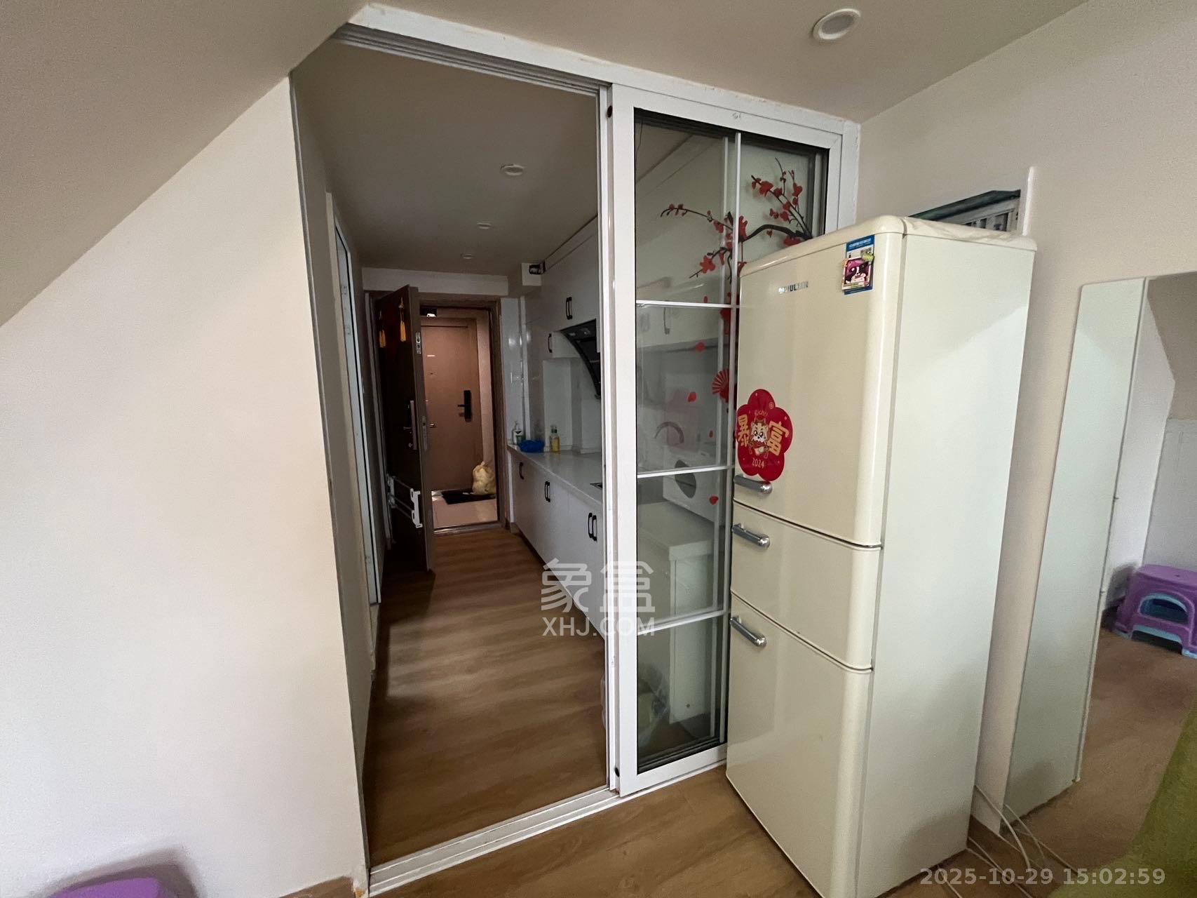 卓越江岸  2室1厅1卫    2600.0元/月室内图