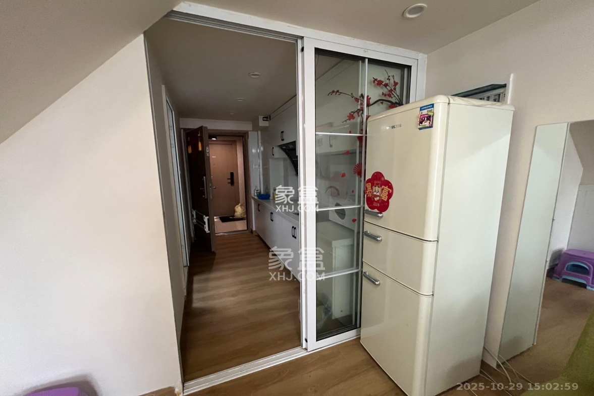 卓越江岸 2室1厅1卫 2600.0元/月 卓越江岸 2室1厅1卫 2600.0元/月室内图