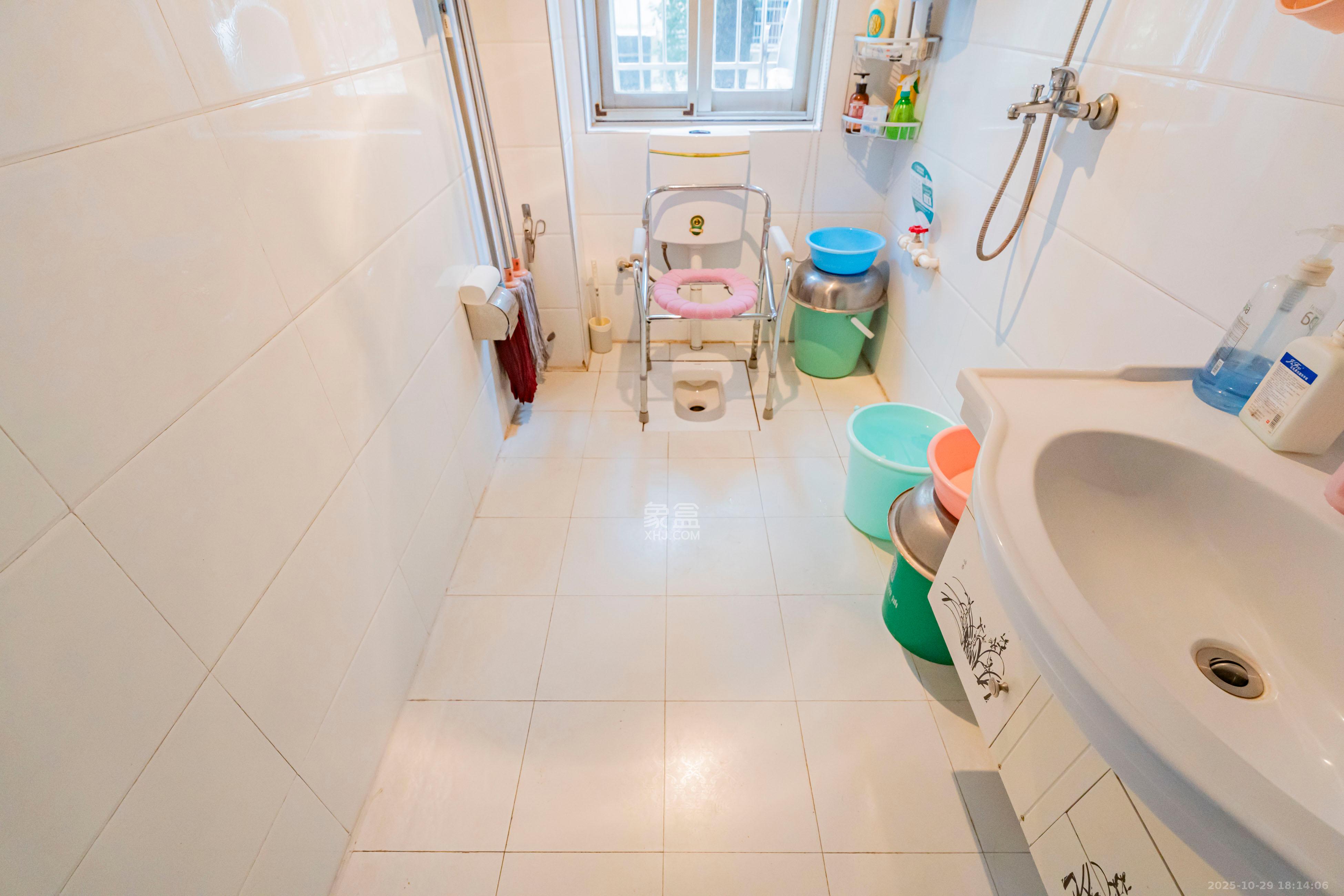 丝茅冲丽臣小区  2室2厅1卫    70.0万 丝茅冲丽臣小区  2室2厅1卫    70.0万卫生间