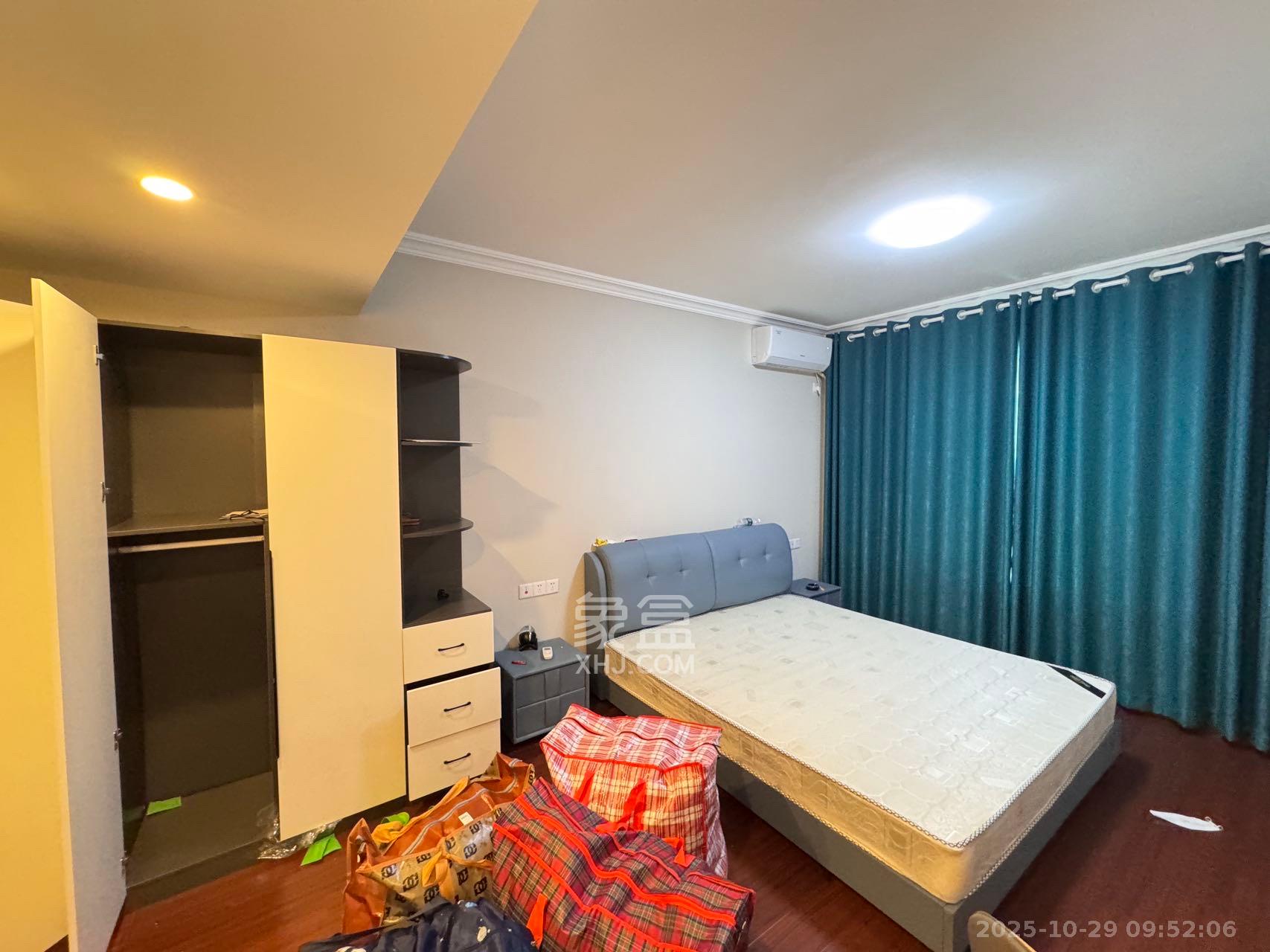 中海珑悦府  3室2厅2卫    3000.0元/月室内图