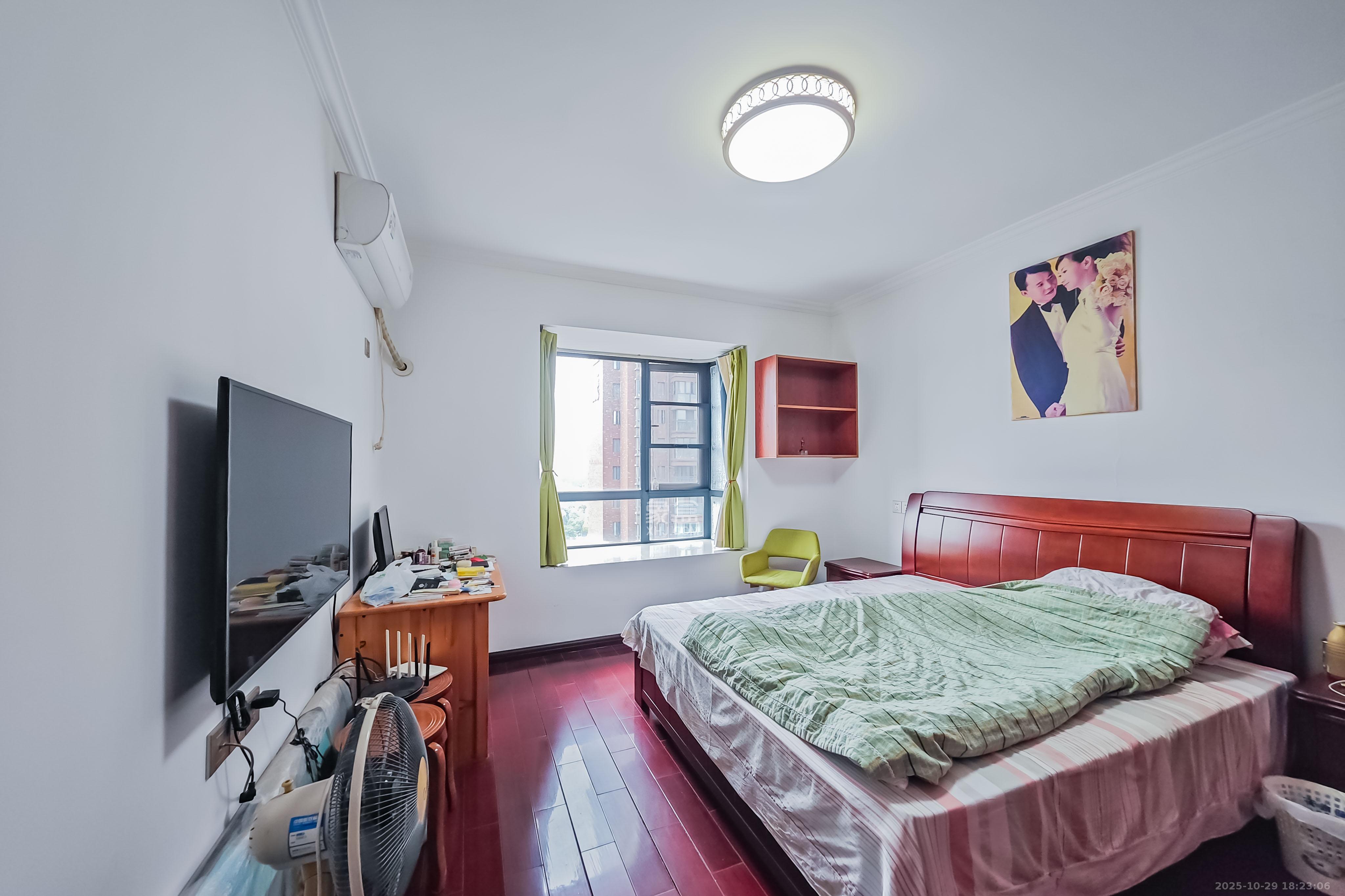 半山壹号  3室2厅2卫    138.0万卧室