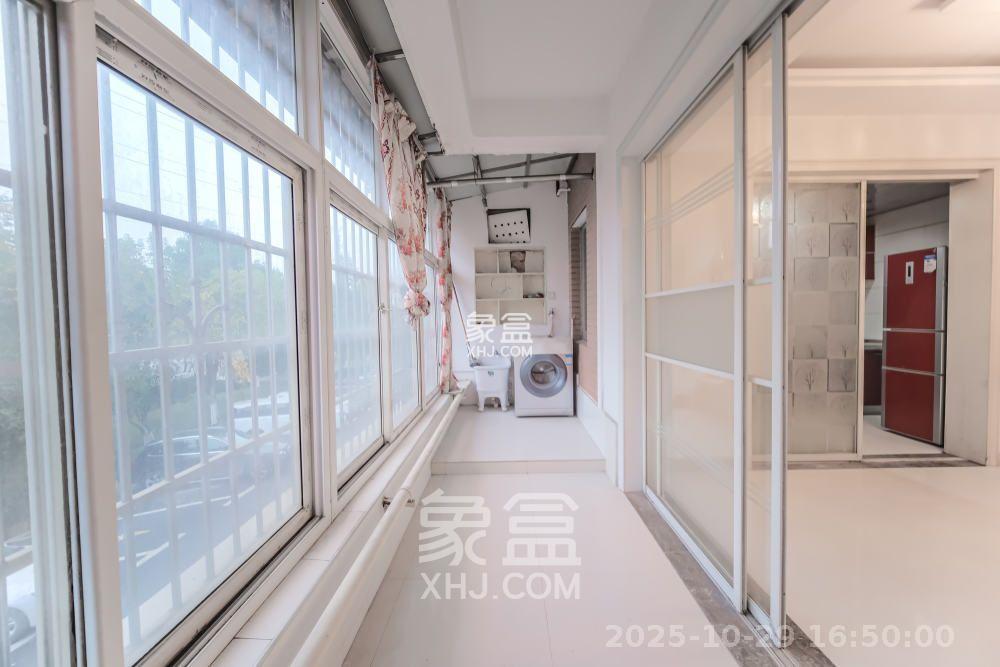 四季星城  3室2厅2卫    1700.0元/月室内图