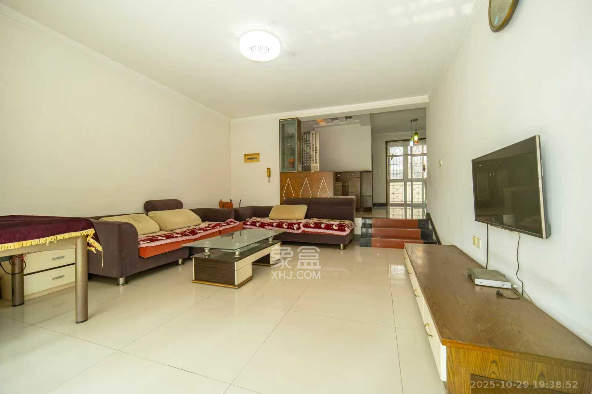 圆梦灰埠大市场  3室2厅1卫    1100.0元/月