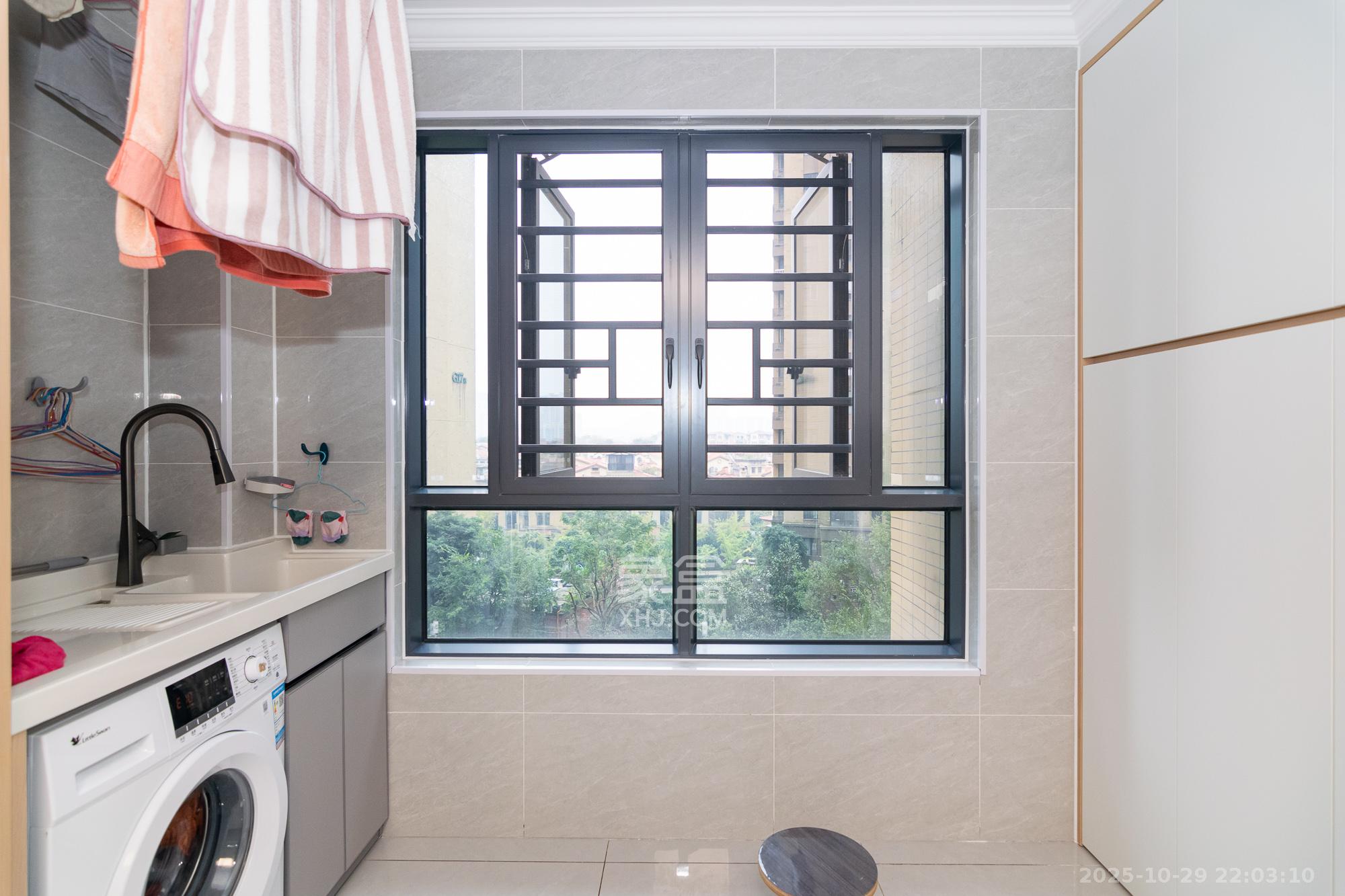 金地三千府(金地湖山樾、金地自在城)  2室2厅1卫    56.0万 金地三千府(金地湖山樾、金地自在城)  2室2厅1卫    56.0万阳台