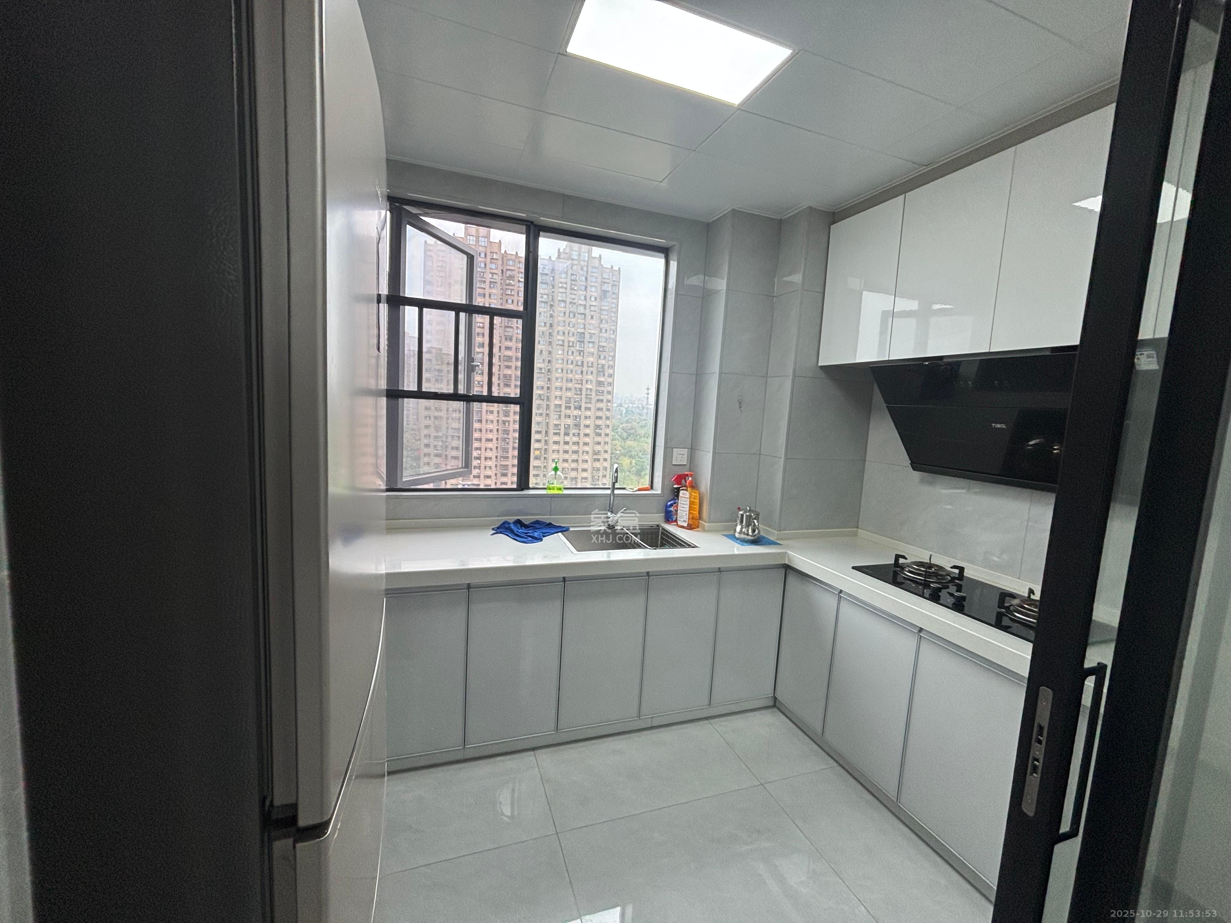 旭日嘉苑  3室2厅2卫    3400.0元/月室内图