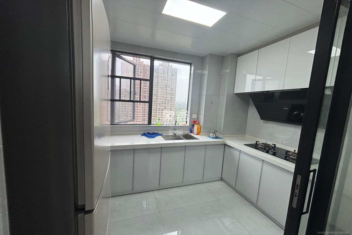 旭日嘉苑  3室2厅2卫    3400.0元/月 旭日嘉苑  3室2厅2卫    3400.0元/月室内图