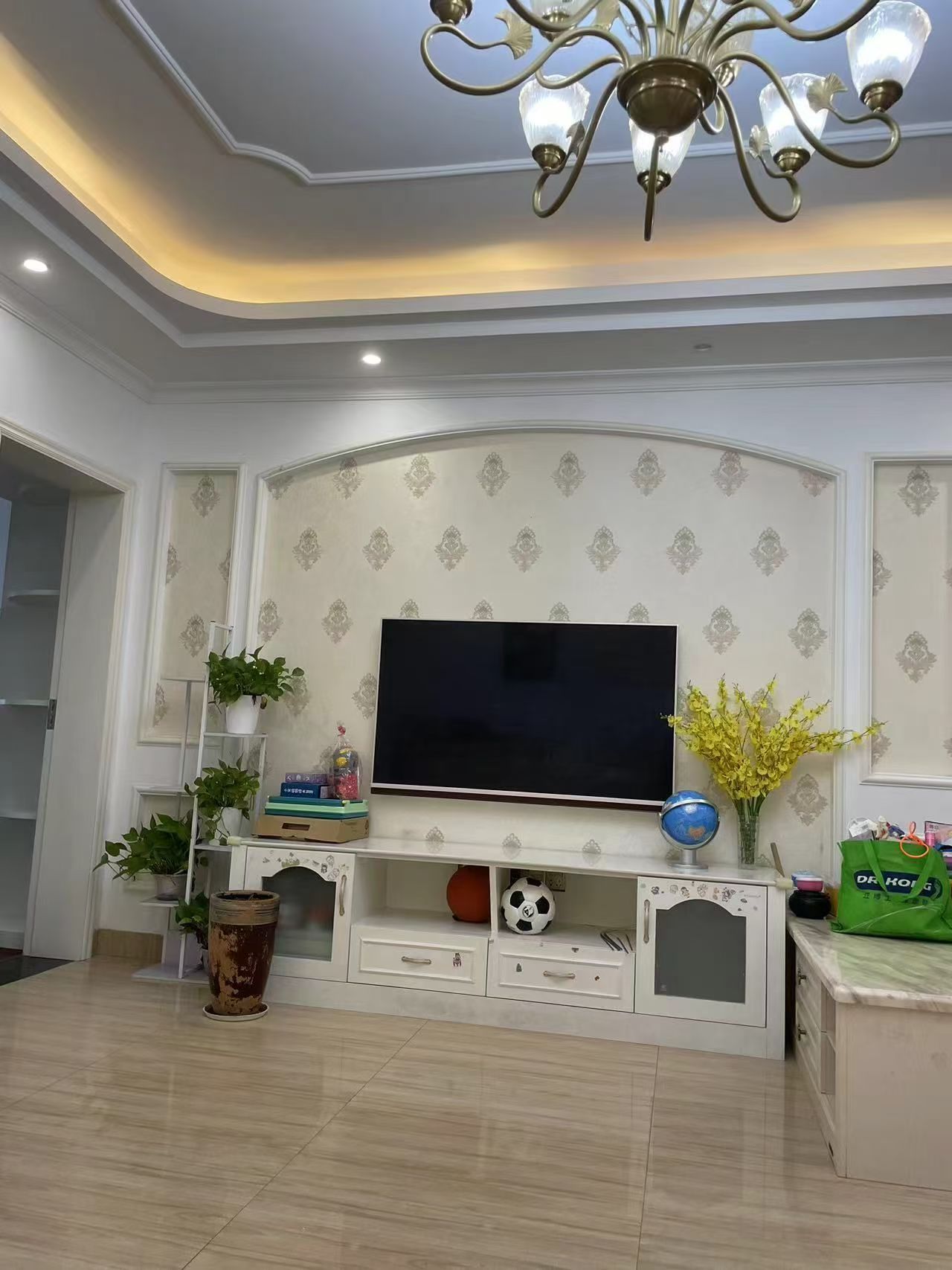 互助小区 3室2厅1卫 1500.0元/月 互助小区 3室2厅1卫 1500.0元/月室内图