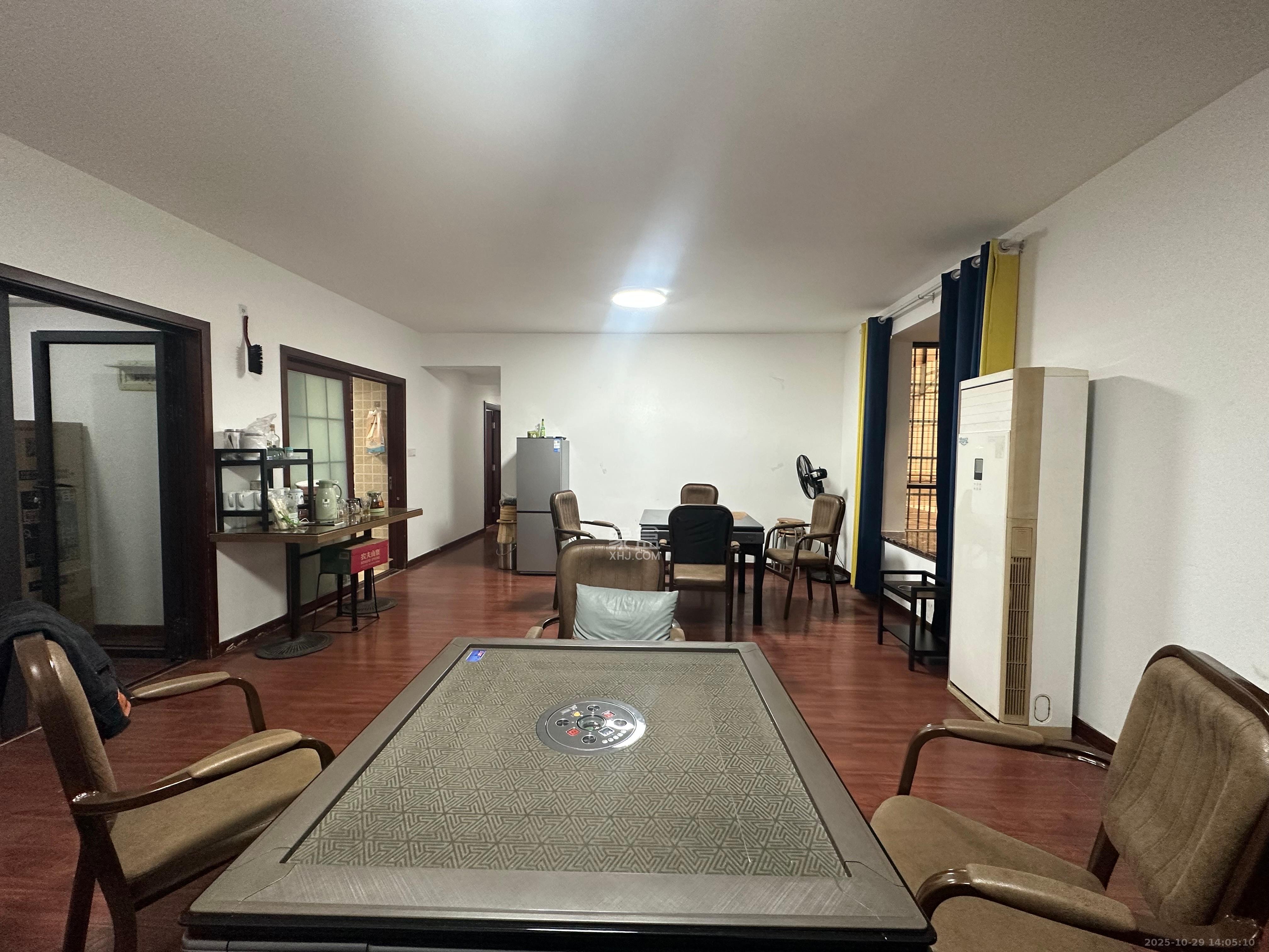 华润凤凰城一期  4室1厅2卫    2800.0元/月