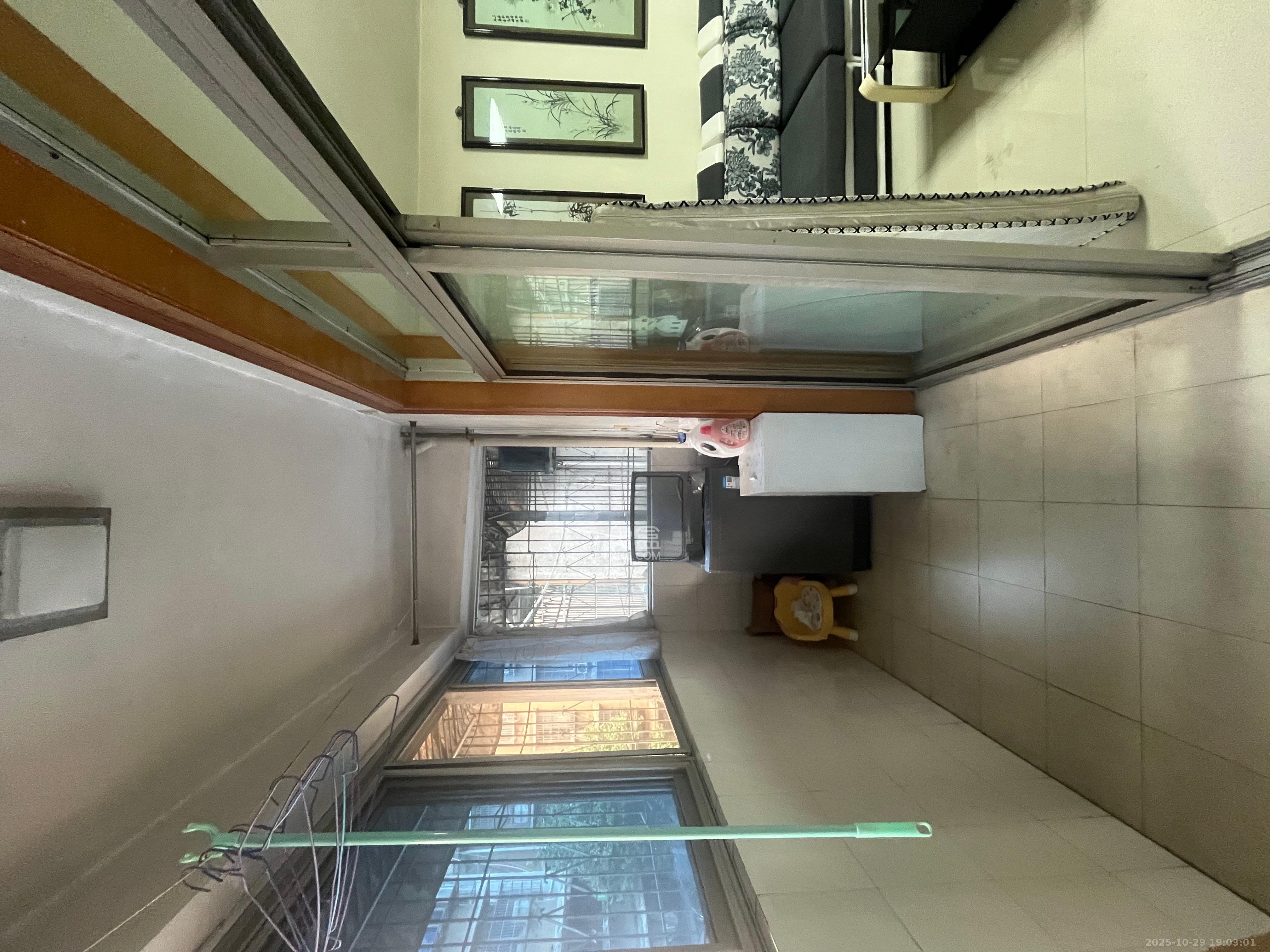 学宫公寓  3室1厅1卫    2500.0元/月室内图