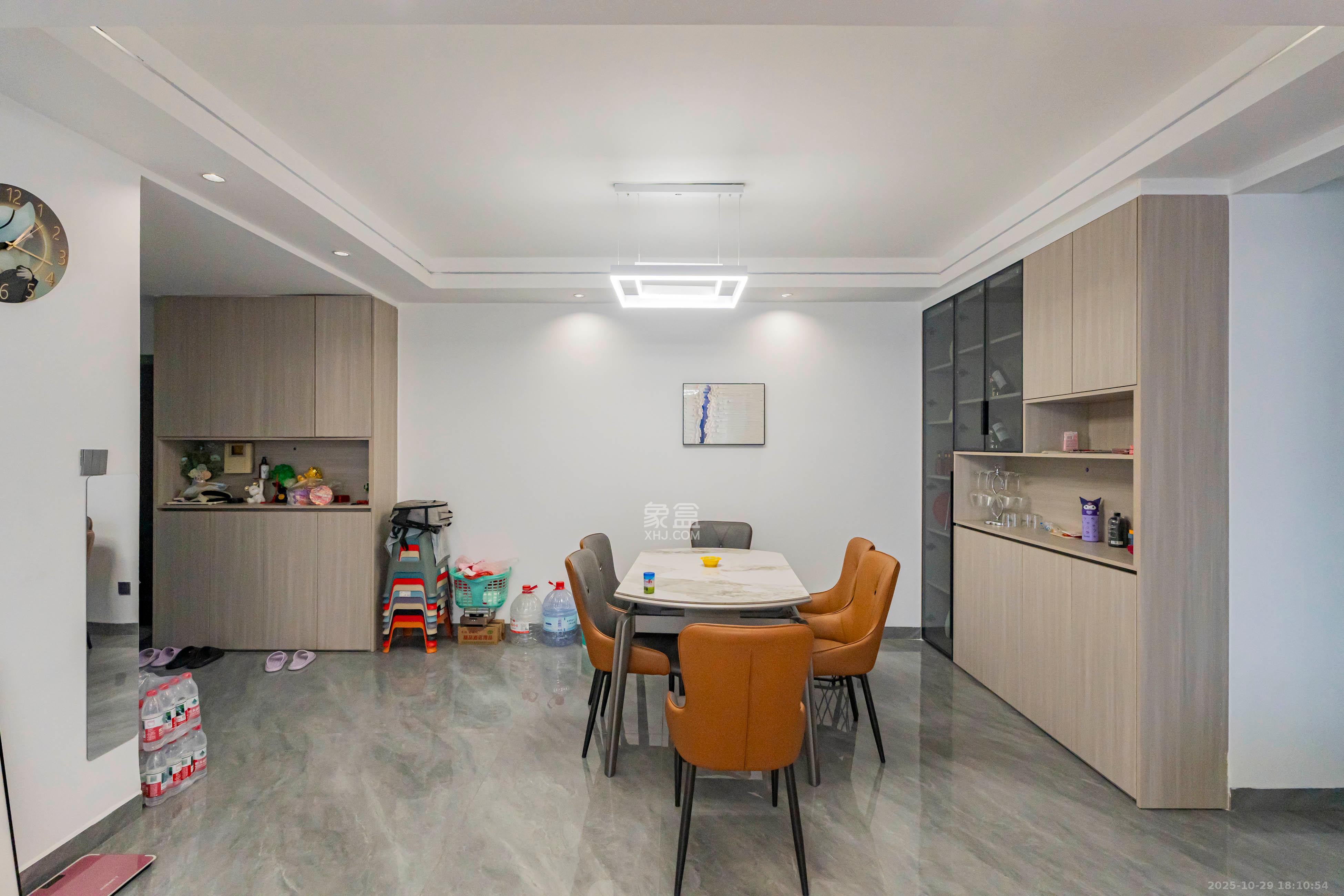 天健芙蓉盛世一期 3室2厅2卫 118.0万 天健芙蓉盛世一期 3室2厅2卫 118.0万客厅