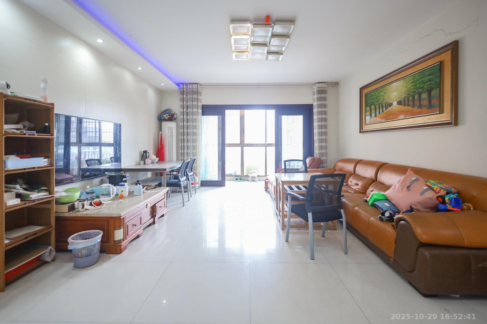 西岸润泽府  5室2厅2卫    168.0万 西岸润泽府  5室2厅2卫    168.0万