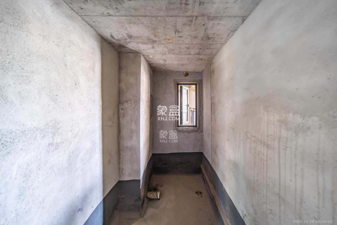 梦想滨江左岸 4室2厅2卫 65.0万 梦想滨江左岸 4室2厅2卫 65.0万卫生间