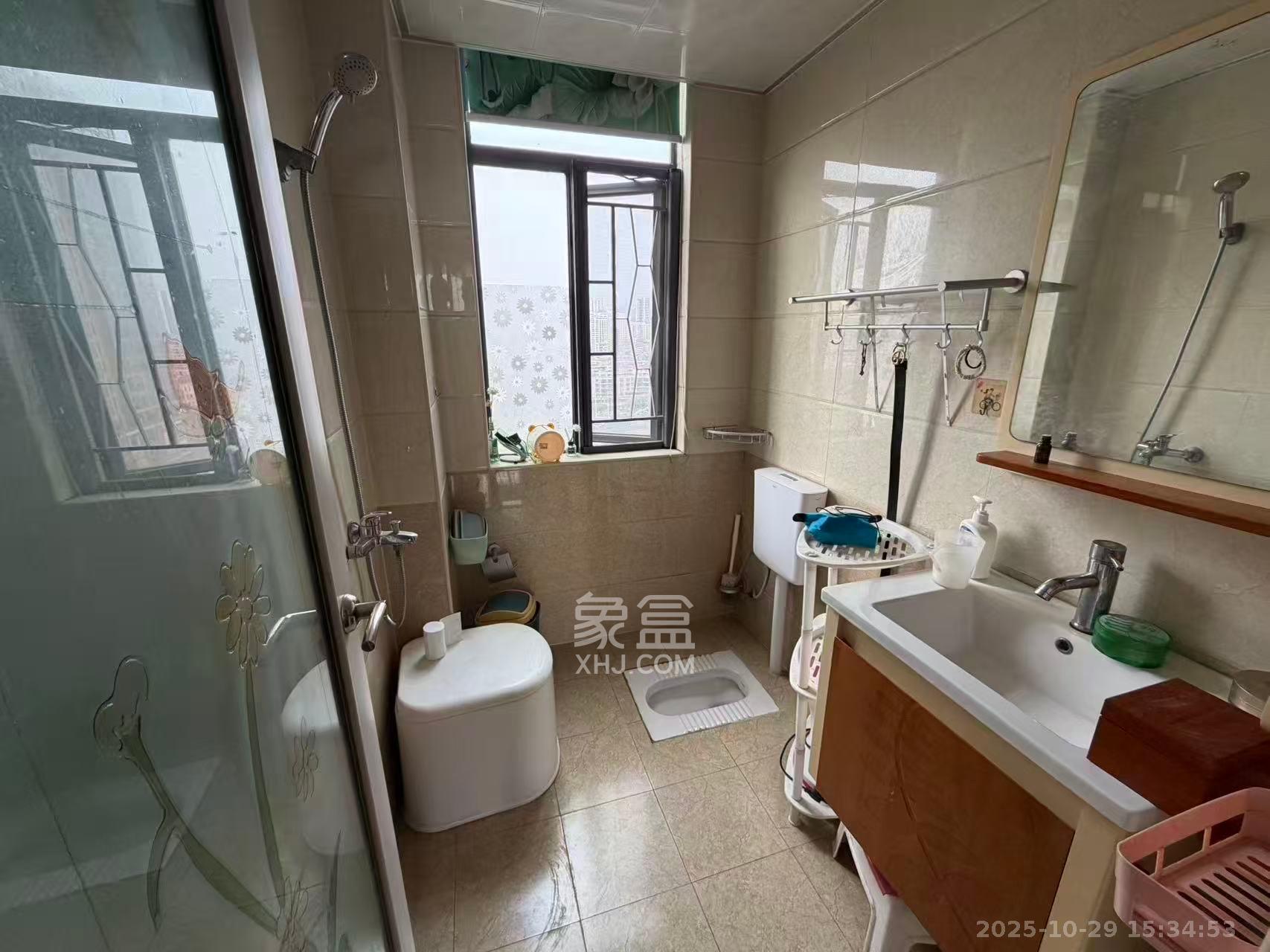 枫华府第  3室2厅2卫    1800.0元/月室内图