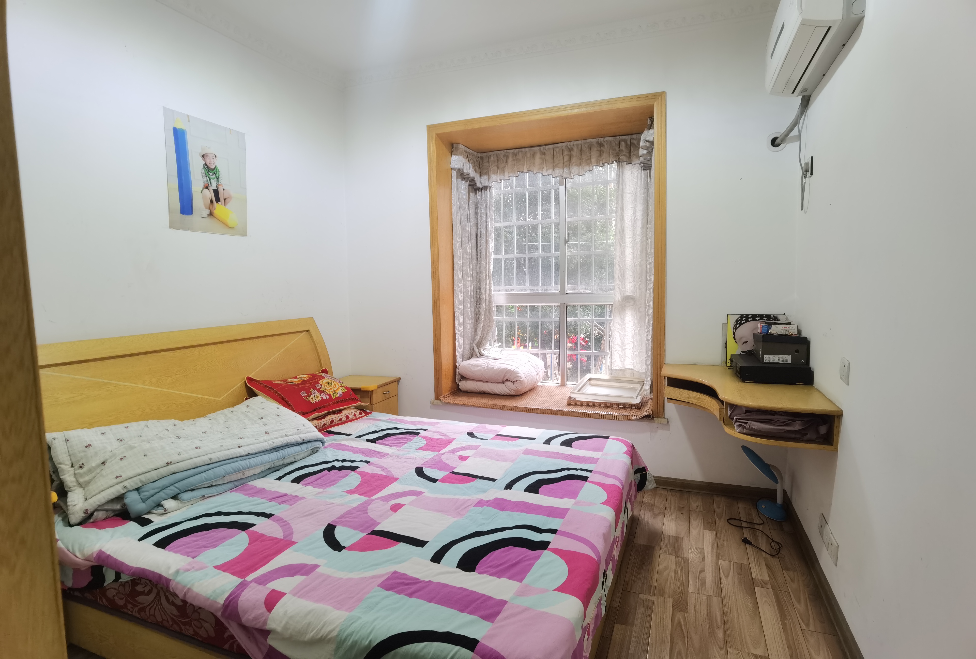 大汉巨龙家园  4室2厅2卫    56.0万客厅