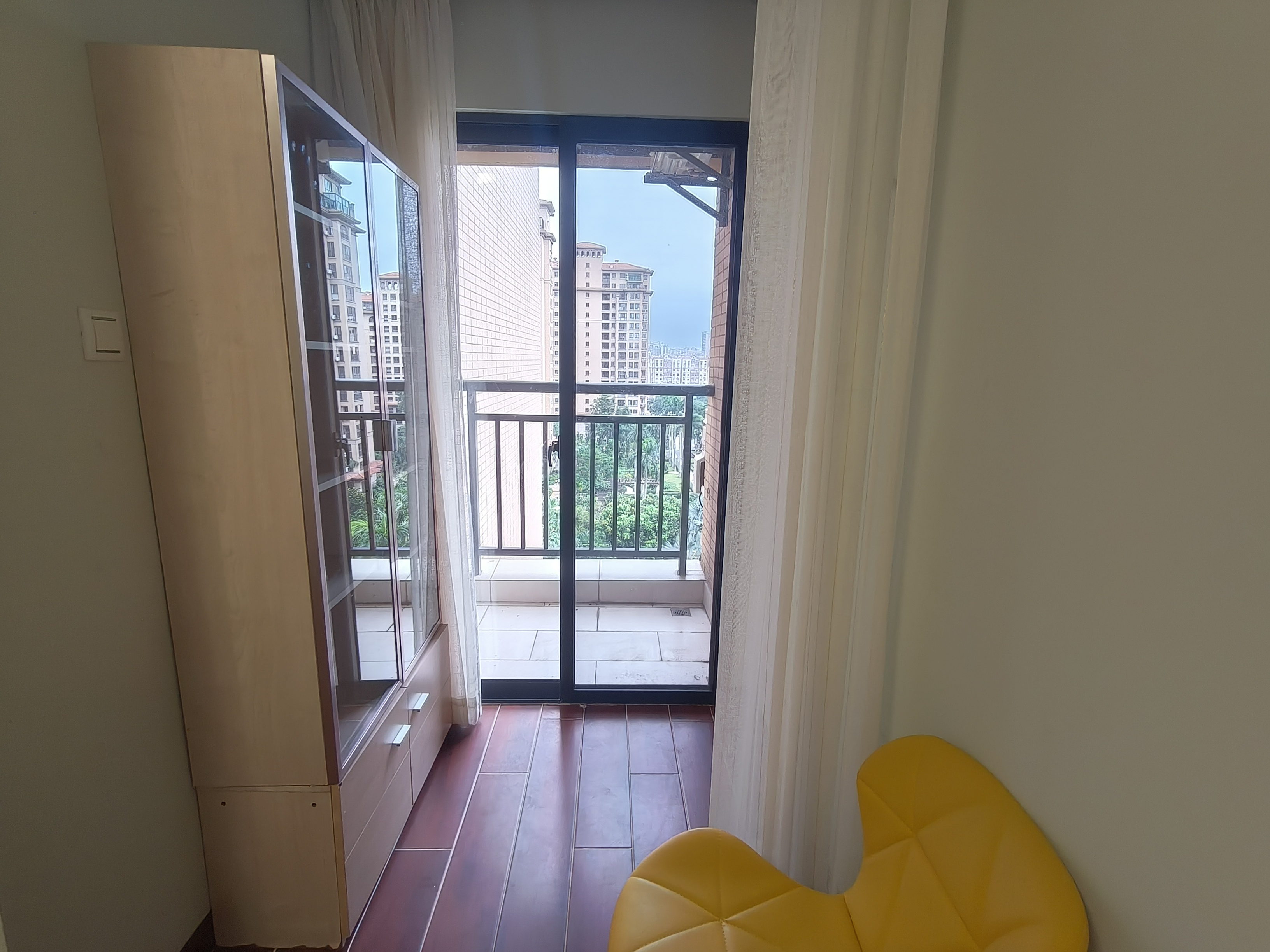 江畔人家  2室2厅1卫    130.0万 江畔人家  2室2厅1卫    130.0万客厅