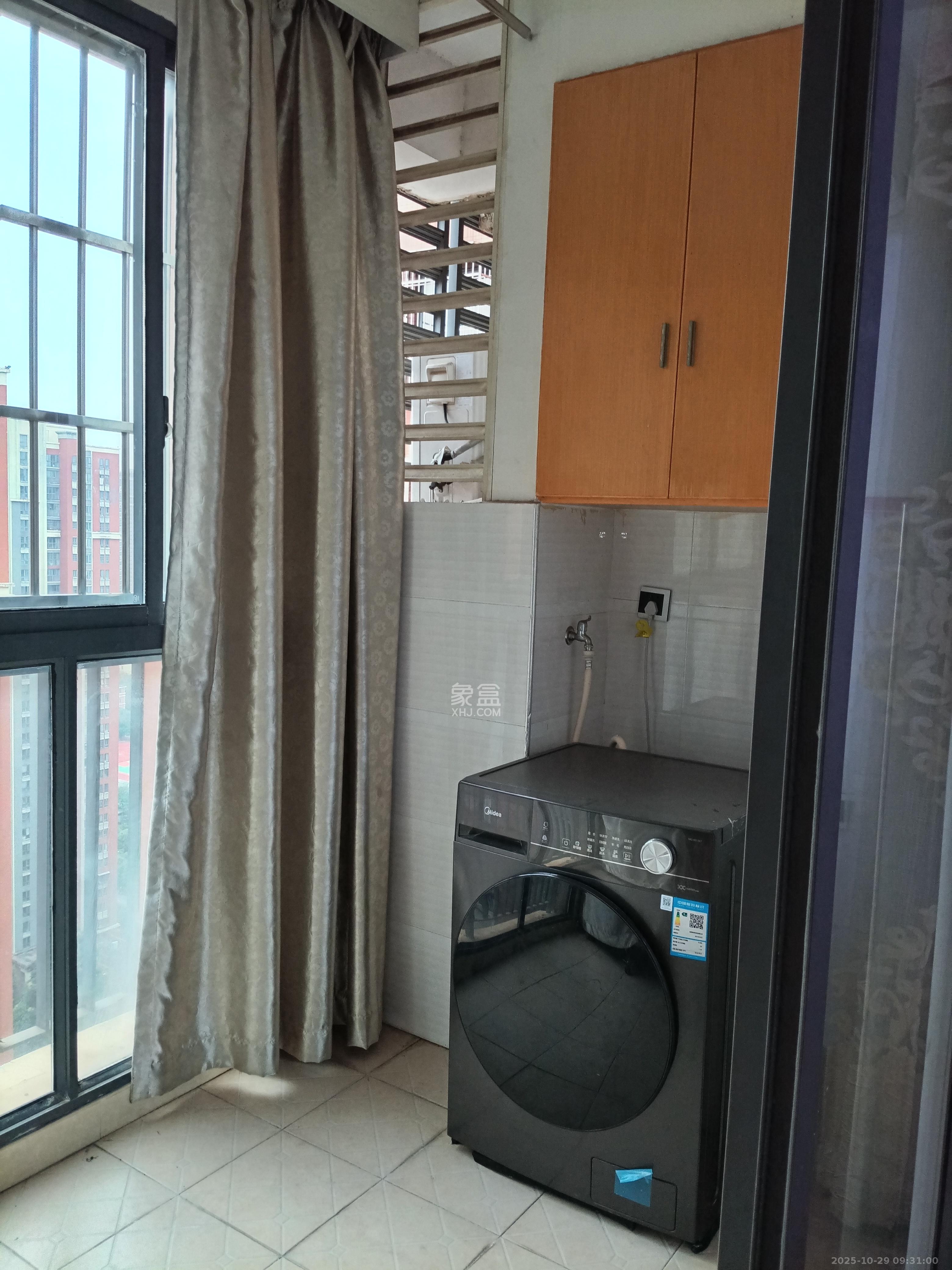 华润凤凰城二期  3室2厅1卫    1700.0元/月 华润凤凰城二期  3室2厅1卫    1700.0元/月室内图