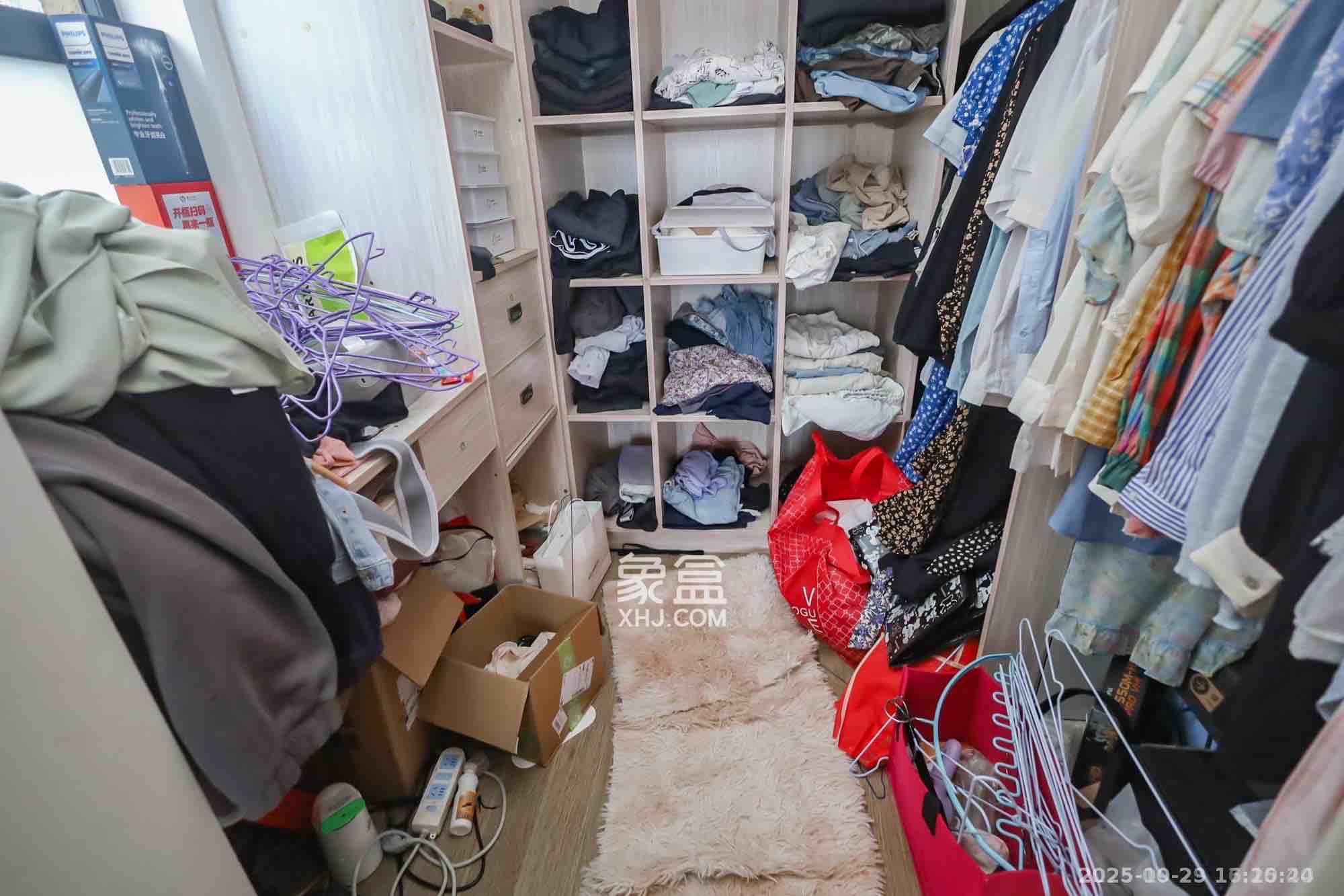 奥克斯广场  3室2厅2卫    3300.0元/月 奥克斯广场  3室2厅2卫    3300.0元/月室内图