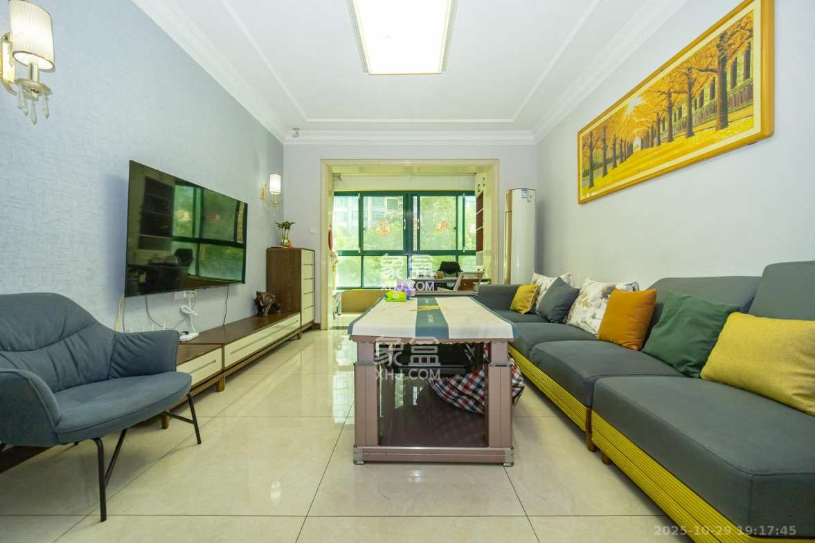 恒大雅苑 3室2厅2卫 112.0万 恒大雅苑 3室2厅2卫 112.0万客厅