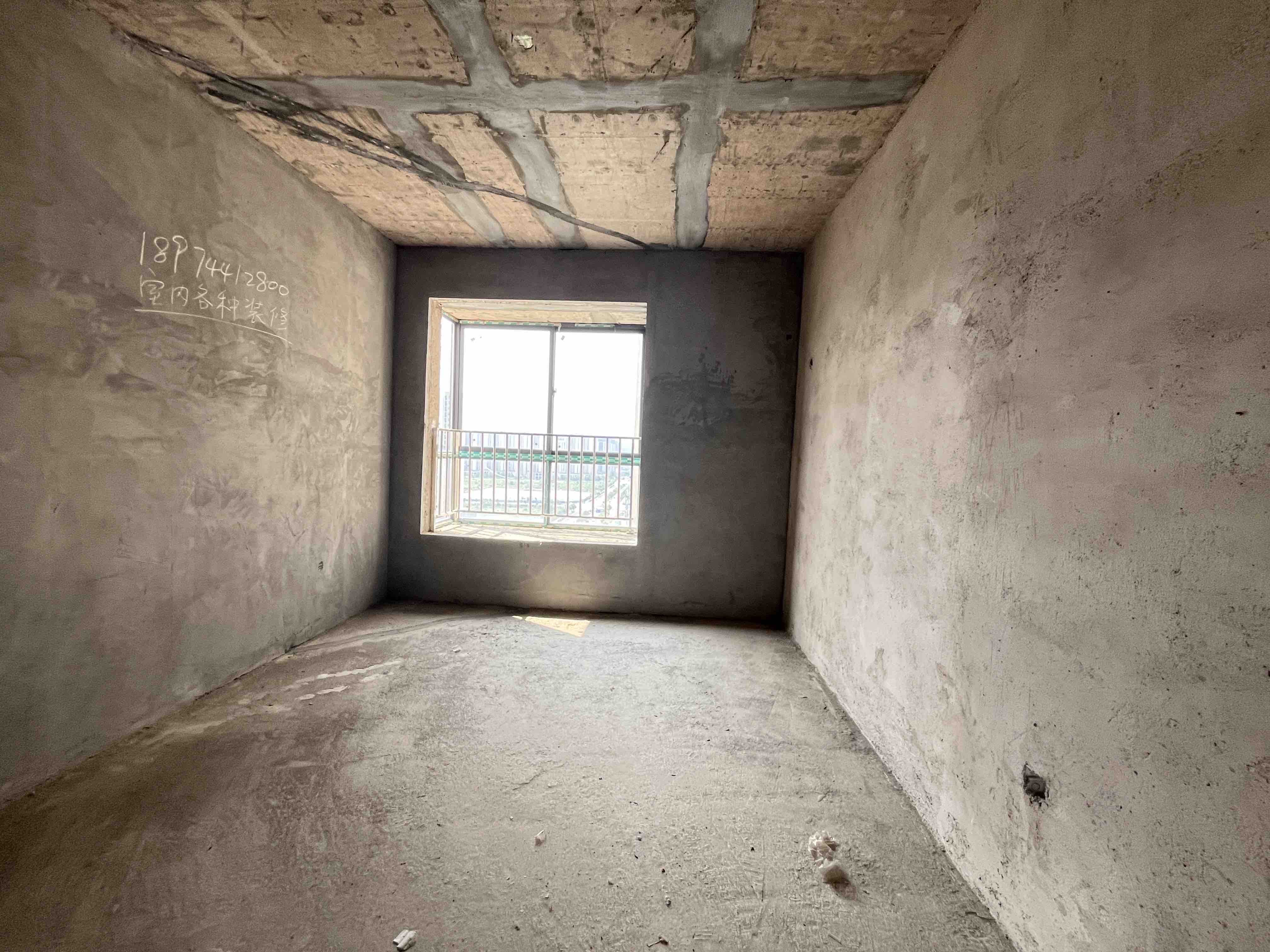 龙源华城  3室2厅2卫    66.8万卧室