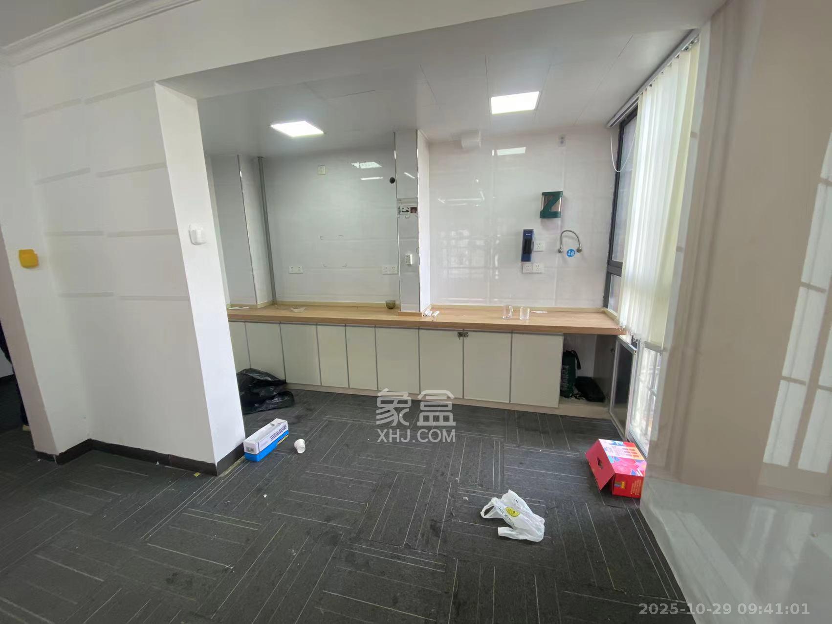 华城广场 3室2厅1卫 2950.0元/月 华城广场 3室2厅1卫 2950.0元/月室内图