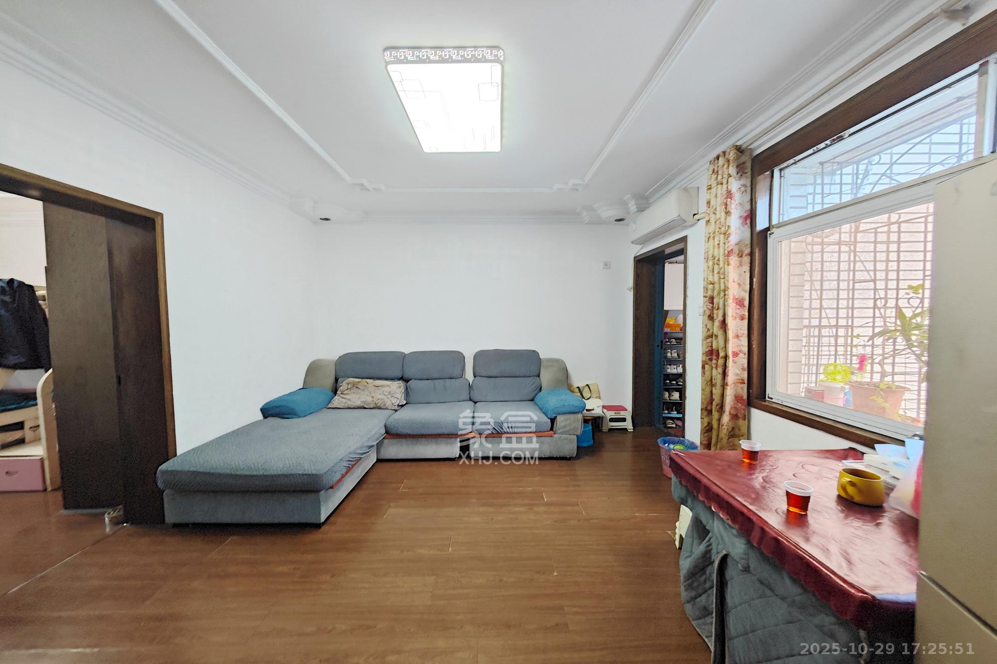 四达花苑  2室1厅1卫    41.8万客厅