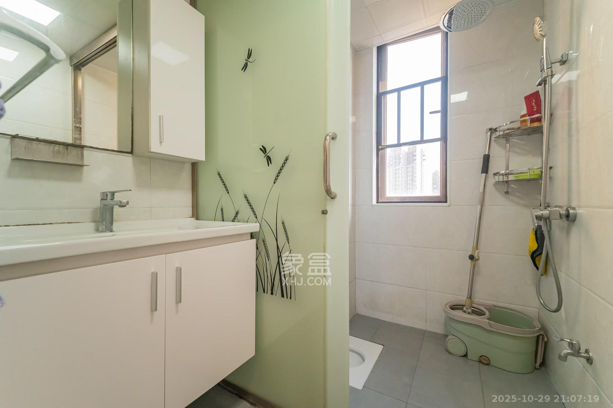 华润置地广场一期  3室2厅1卫    2300.0元/月 华润置地广场一期  3室2厅1卫    2300.0元/月室内图