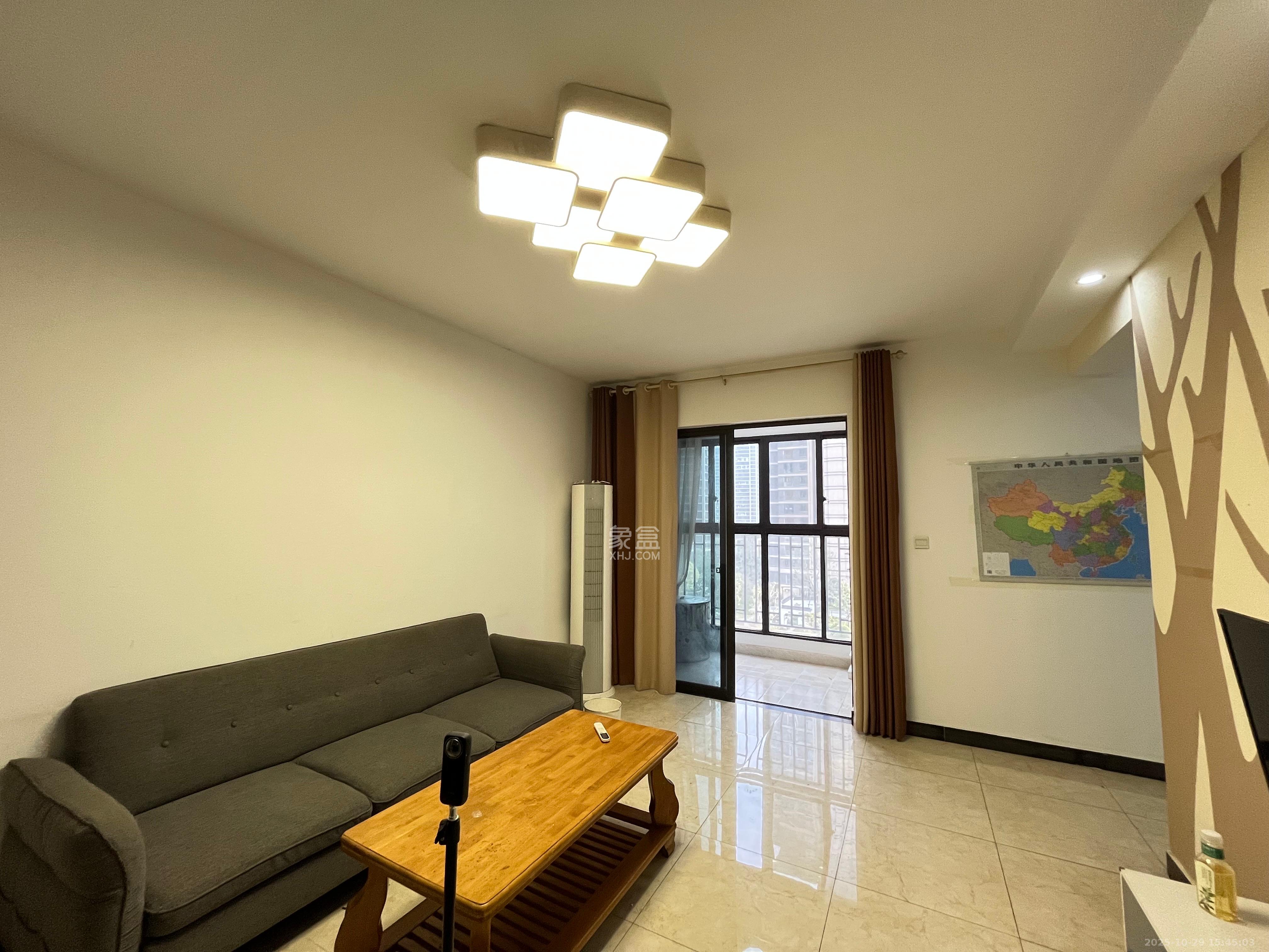 绿地之窗  3室1厅1卫    1900.0元/月室内图