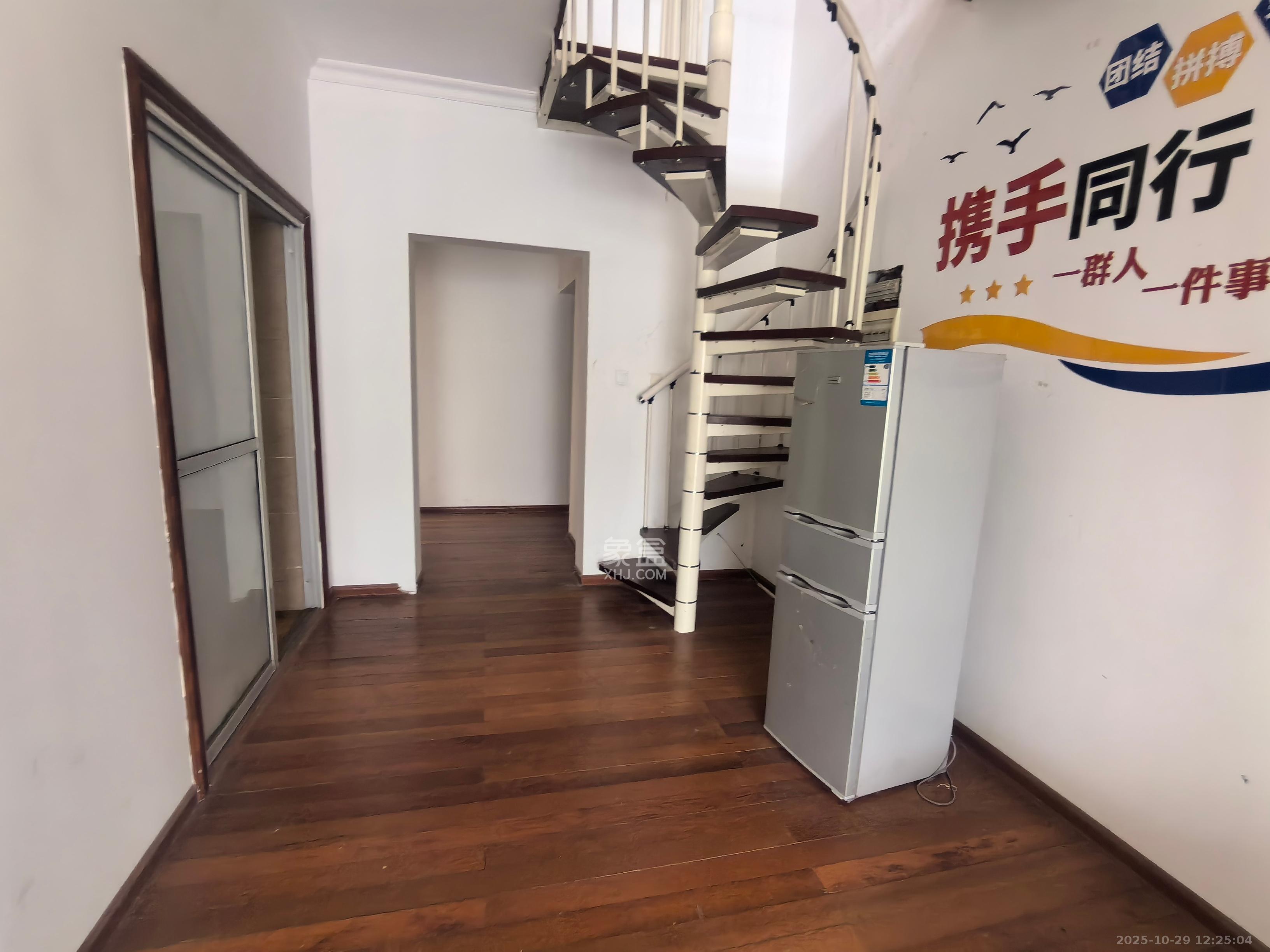 南郡雅园  4室2厅2卫    1200.0元/月室内图