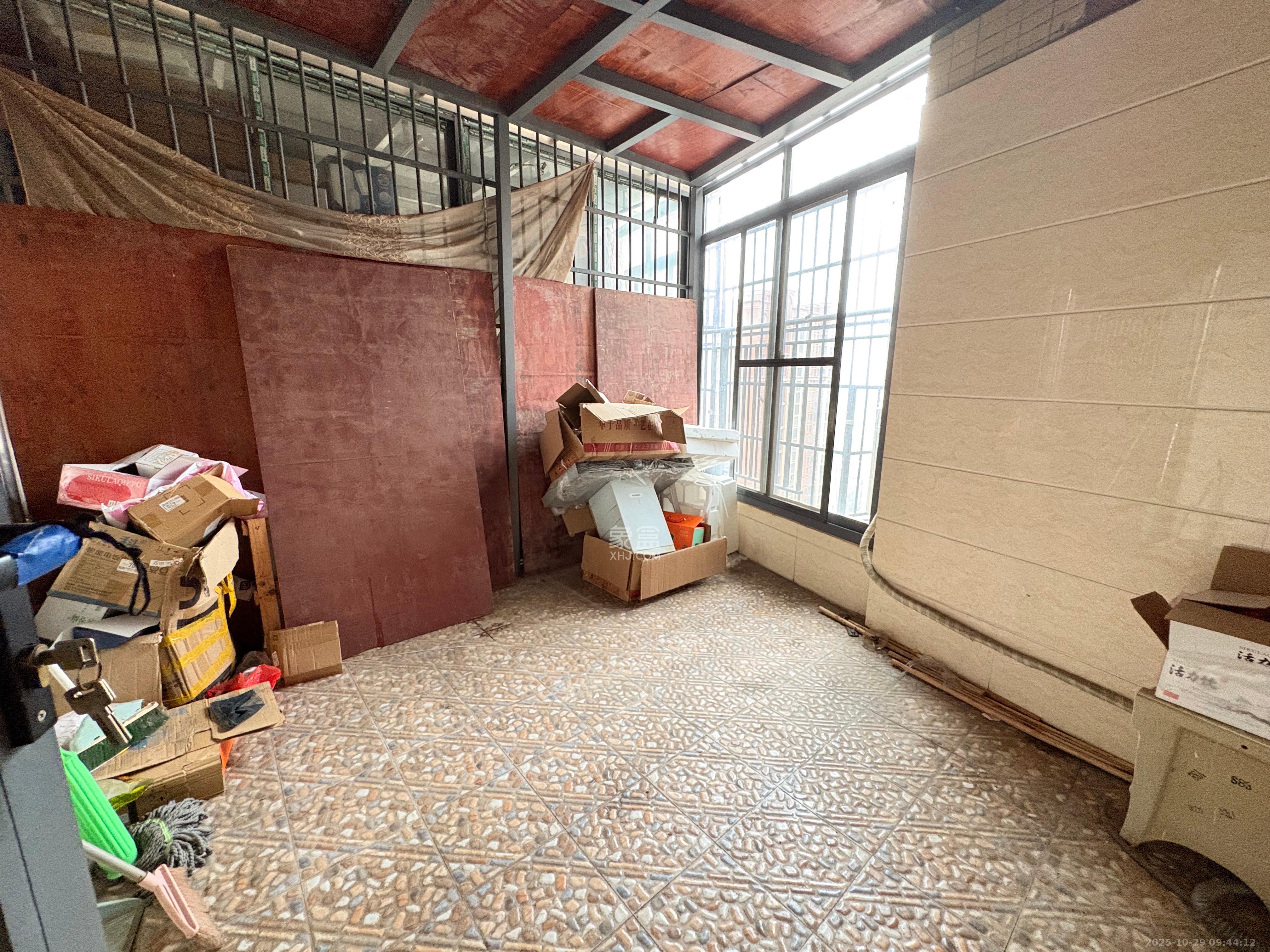 海德公园  3室2厅2卫    2100.0元/月 海德公园  3室2厅2卫    2100.0元/月室内图