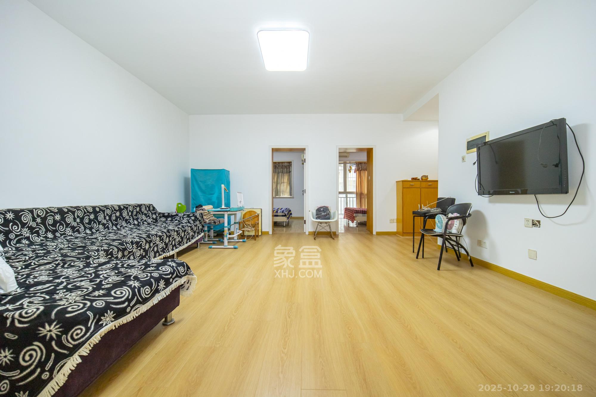 湘绣城  2室1厅1卫    36.0万 湘绣城  2室1厅1卫    36.0万客厅