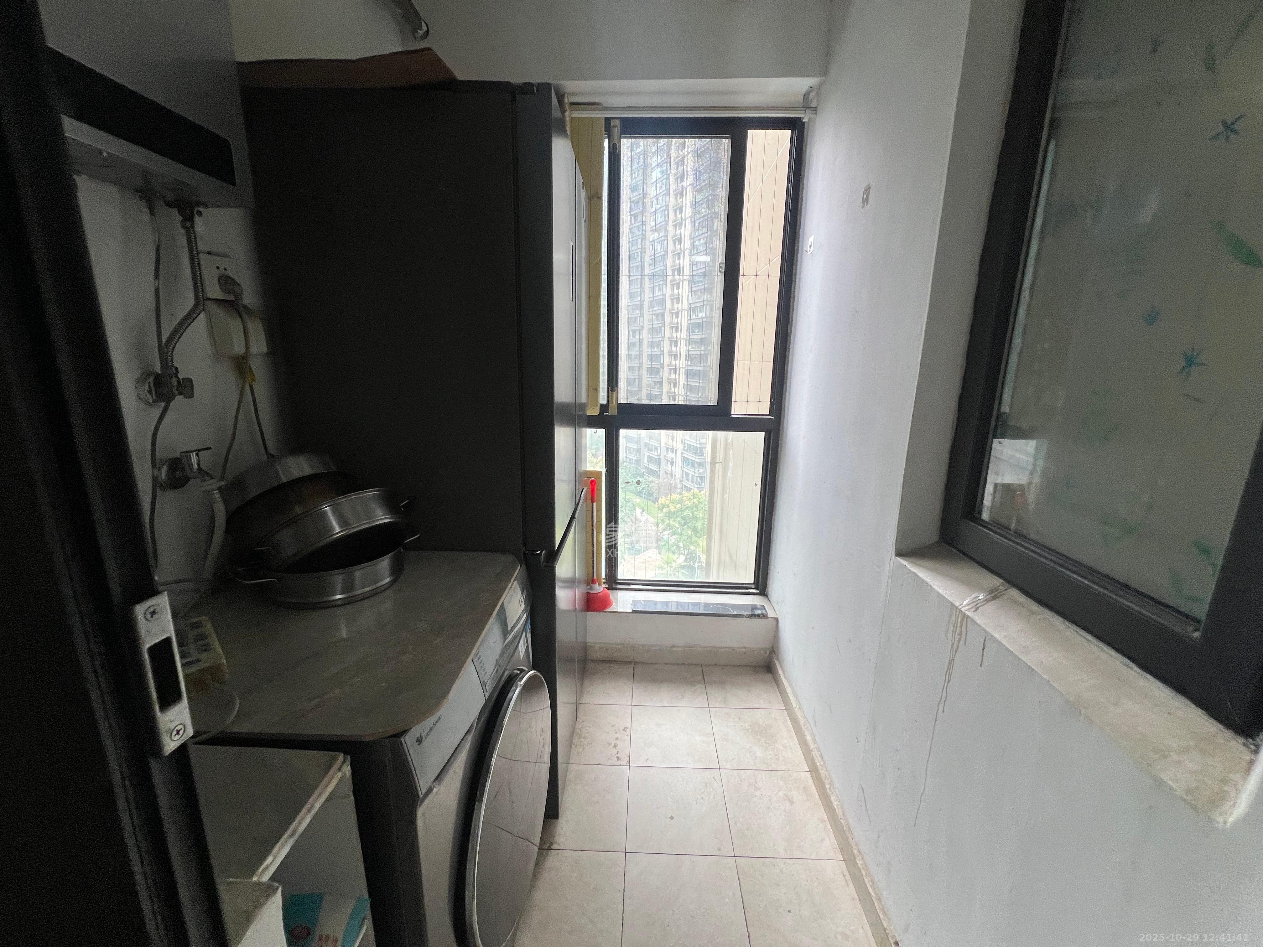 万润滨江天著  4室2厅2卫    3000.0元/月室内图