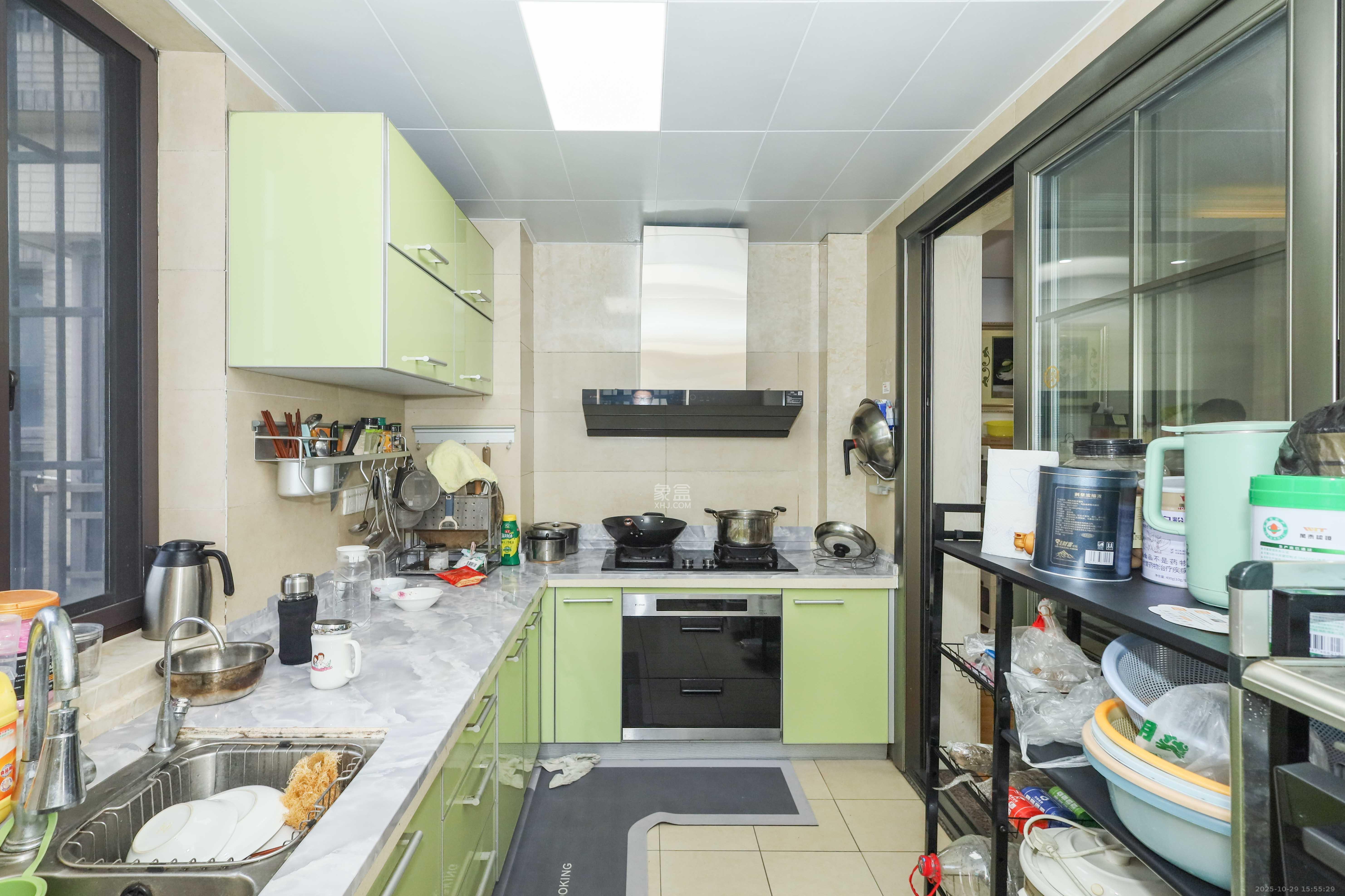 保利麓谷林语E区  4室2厅2卫    121.0万 保利麓谷林语E区  4室2厅2卫    121.0万厨房